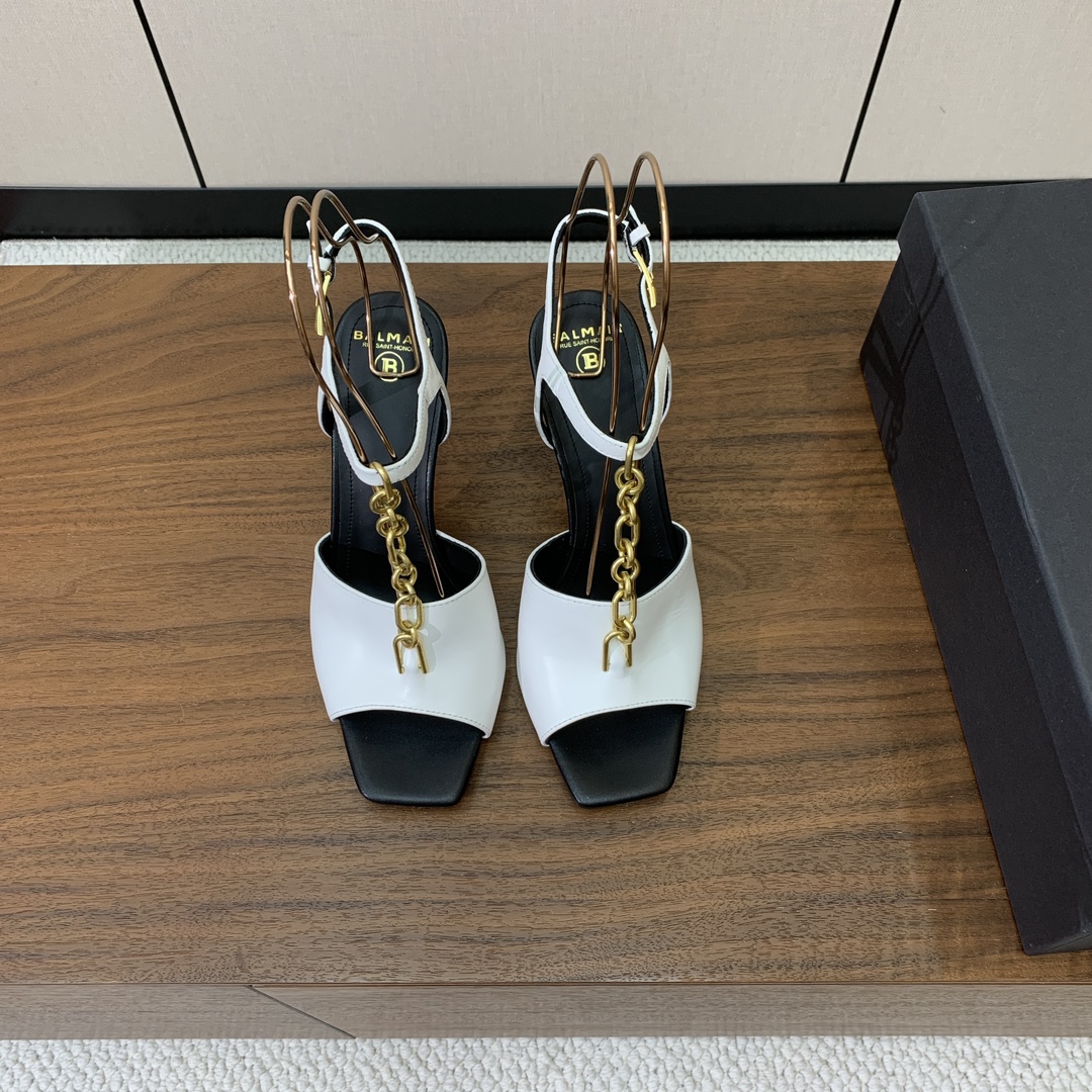 【Bal*ain】链条高跟凉鞋。愈发別致出众，无敌气场、无敌好看。鞋面牛皮，牛皮垫脚。真皮大底。跟高9.