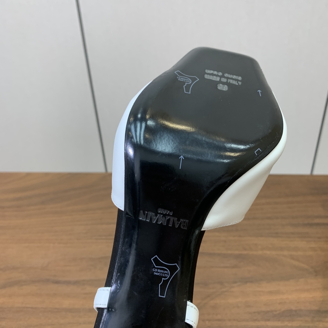 【Bal*ain】链条高跟凉鞋。愈发別致出众，无敌气场、无敌好看。鞋面牛皮，牛皮垫脚。真皮大底。跟高9.