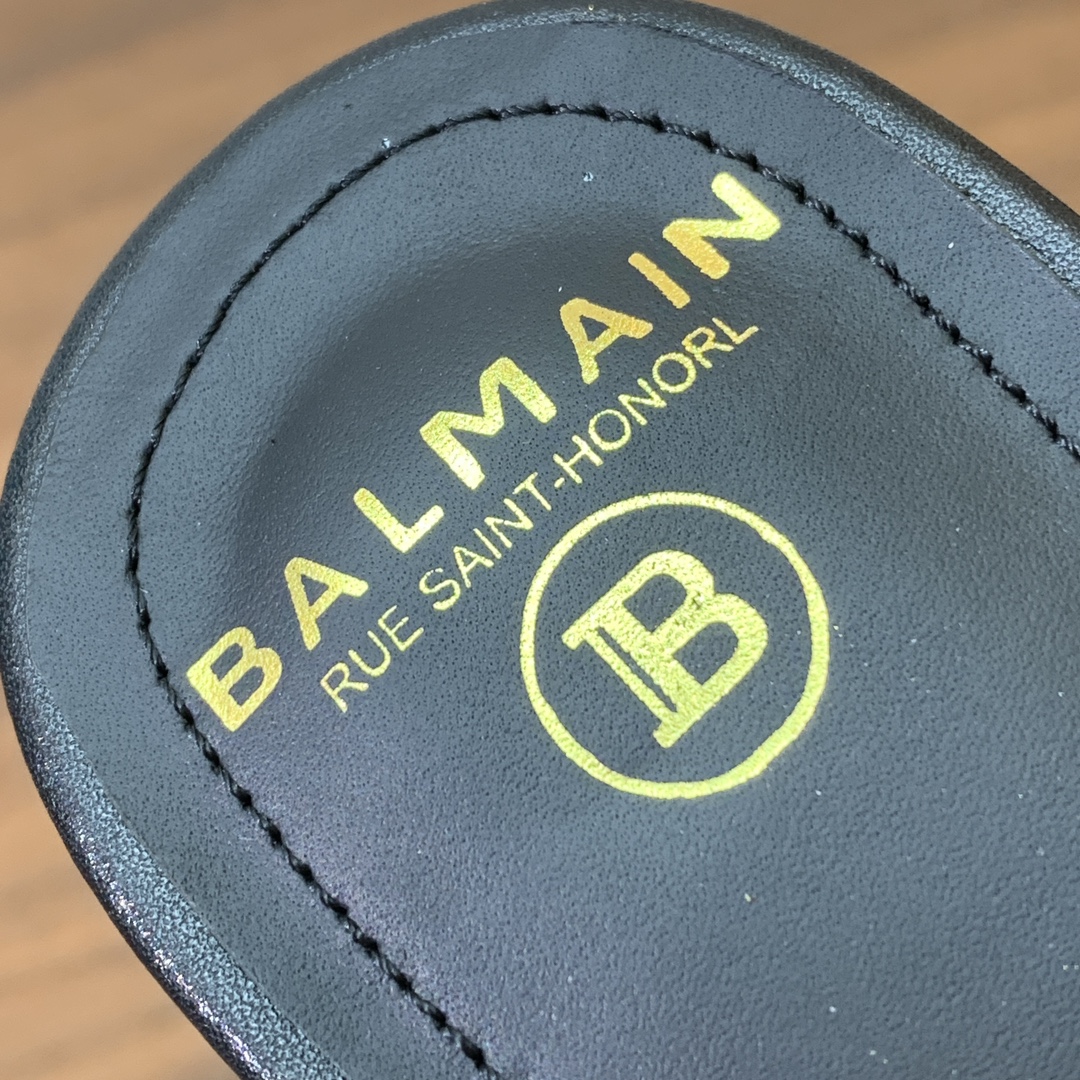 【Bal*ain】链条高跟凉鞋。愈发別致出众，无敌气场、无敌好看。鞋面牛皮，牛皮垫脚。真皮大底。跟高9.