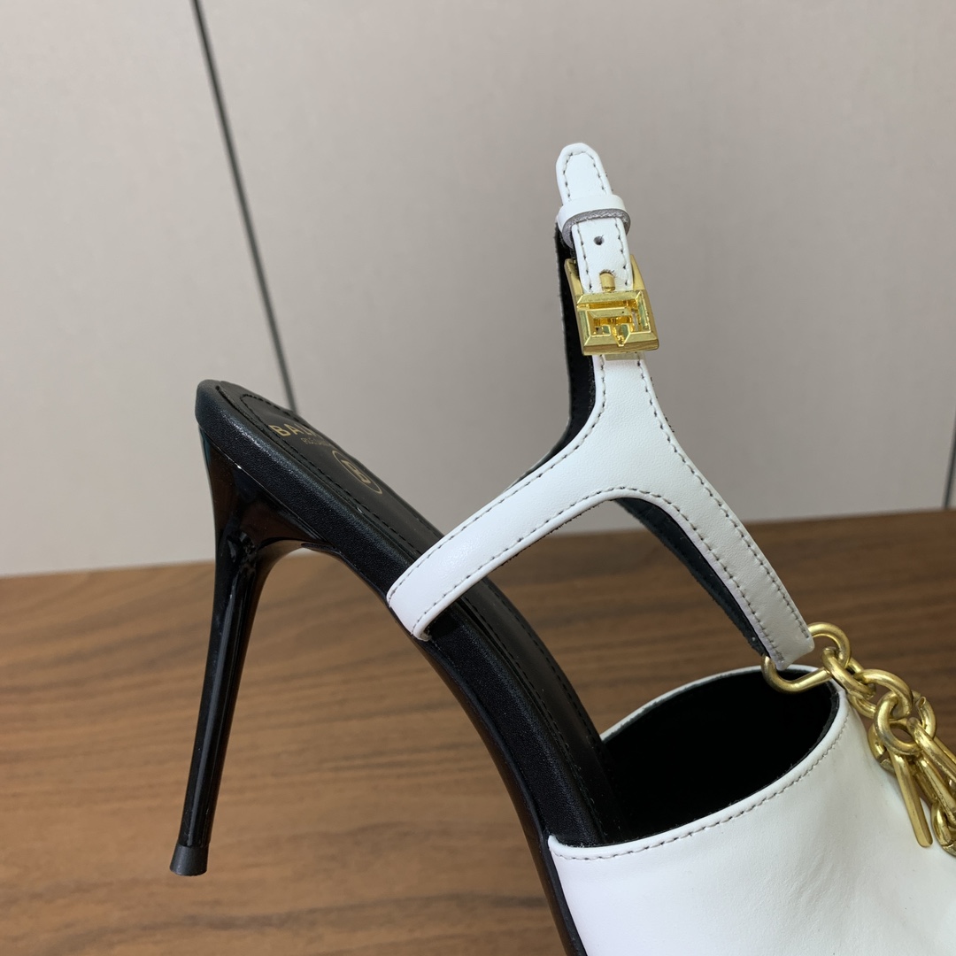 【Bal*ain】链条高跟凉鞋。愈发別致出众，无敌气场、无敌好看。鞋面牛皮，牛皮垫脚。真皮大底。跟高9.