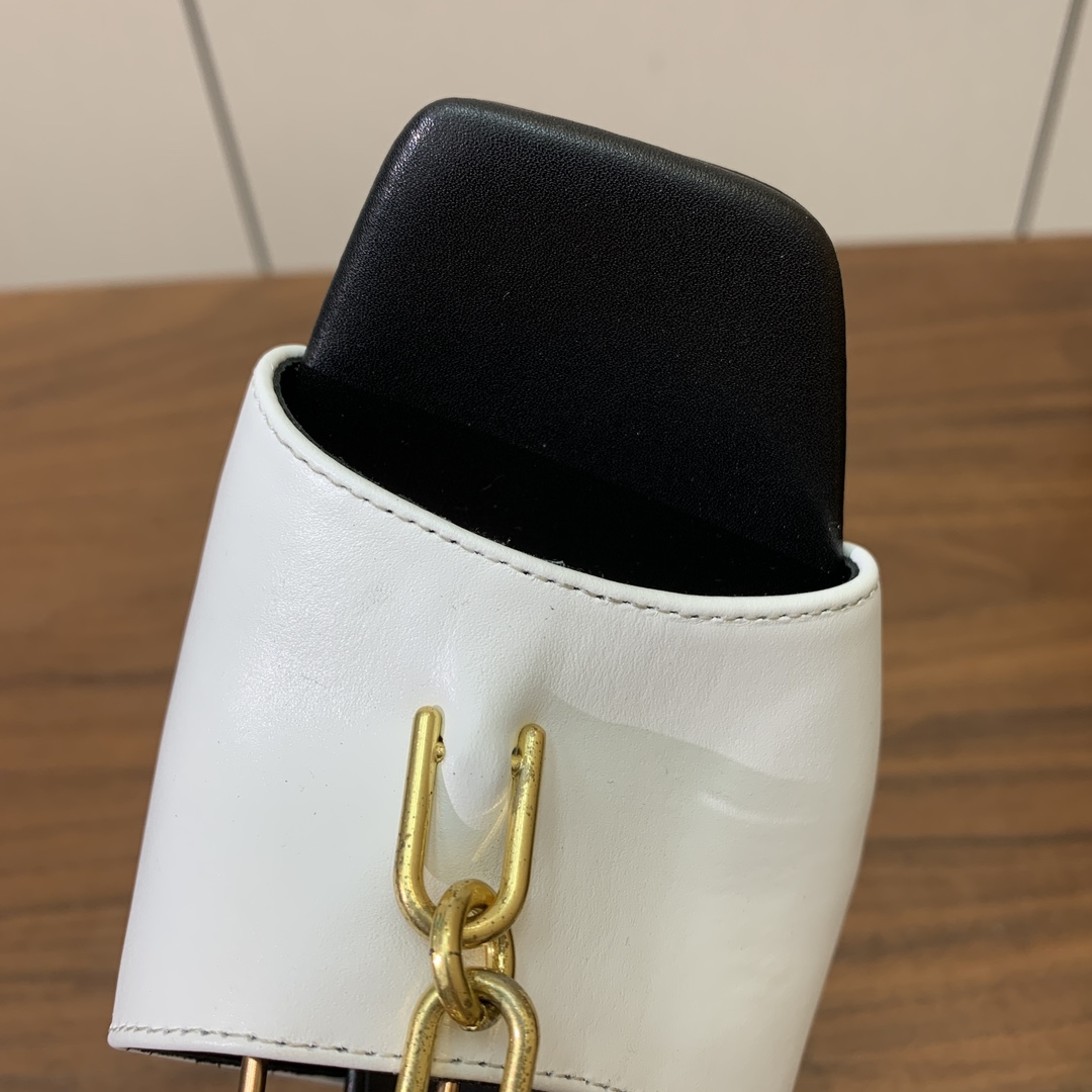 【Bal*ain】链条高跟凉鞋。愈发別致出众，无敌气场、无敌好看。鞋面牛皮，牛皮垫脚。真皮大底。跟高9.