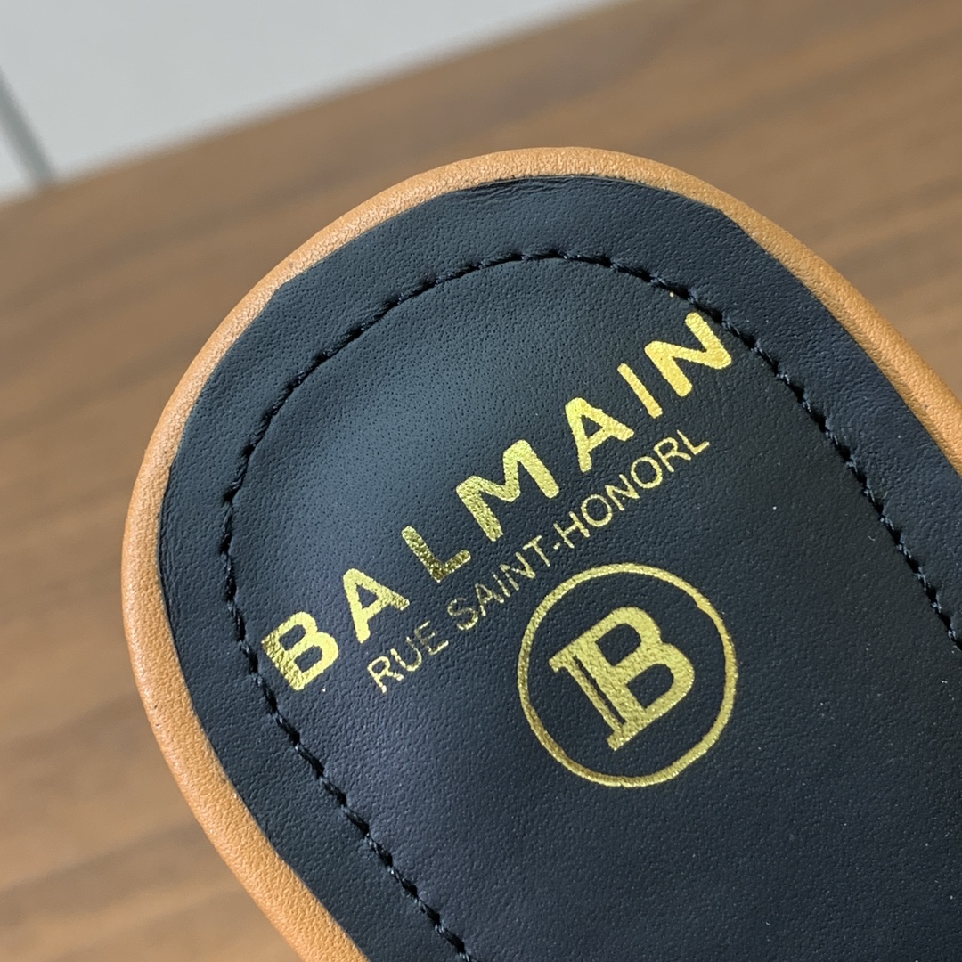 【Bal*ain】链条高跟凉鞋。愈发別致出众，无敌气场、无敌好看。鞋面牛皮，牛皮垫脚。真皮大底。跟高9.