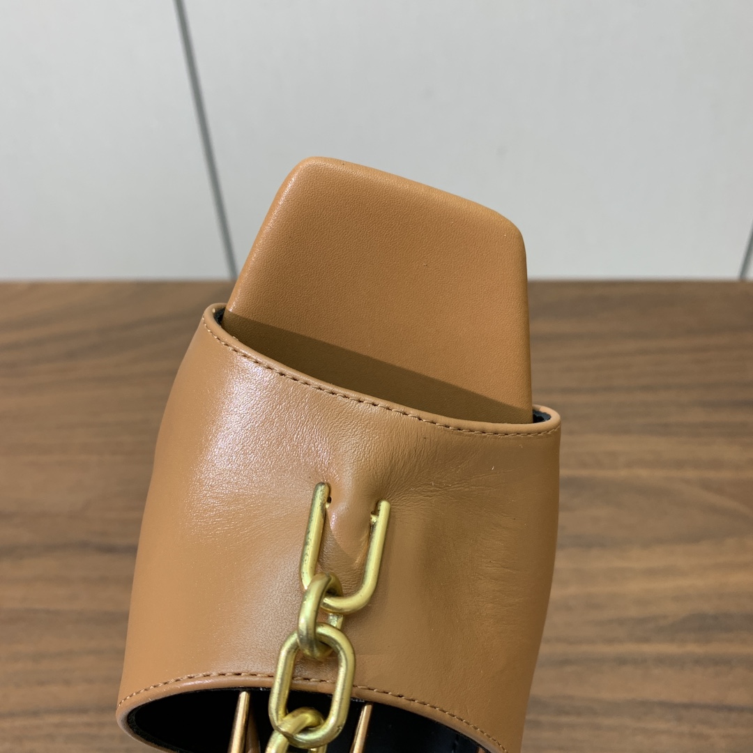 【Bal*ain】链条高跟凉鞋。愈发別致出众，无敌气场、无敌好看。鞋面牛皮，牛皮垫脚。真皮大底。跟高9.