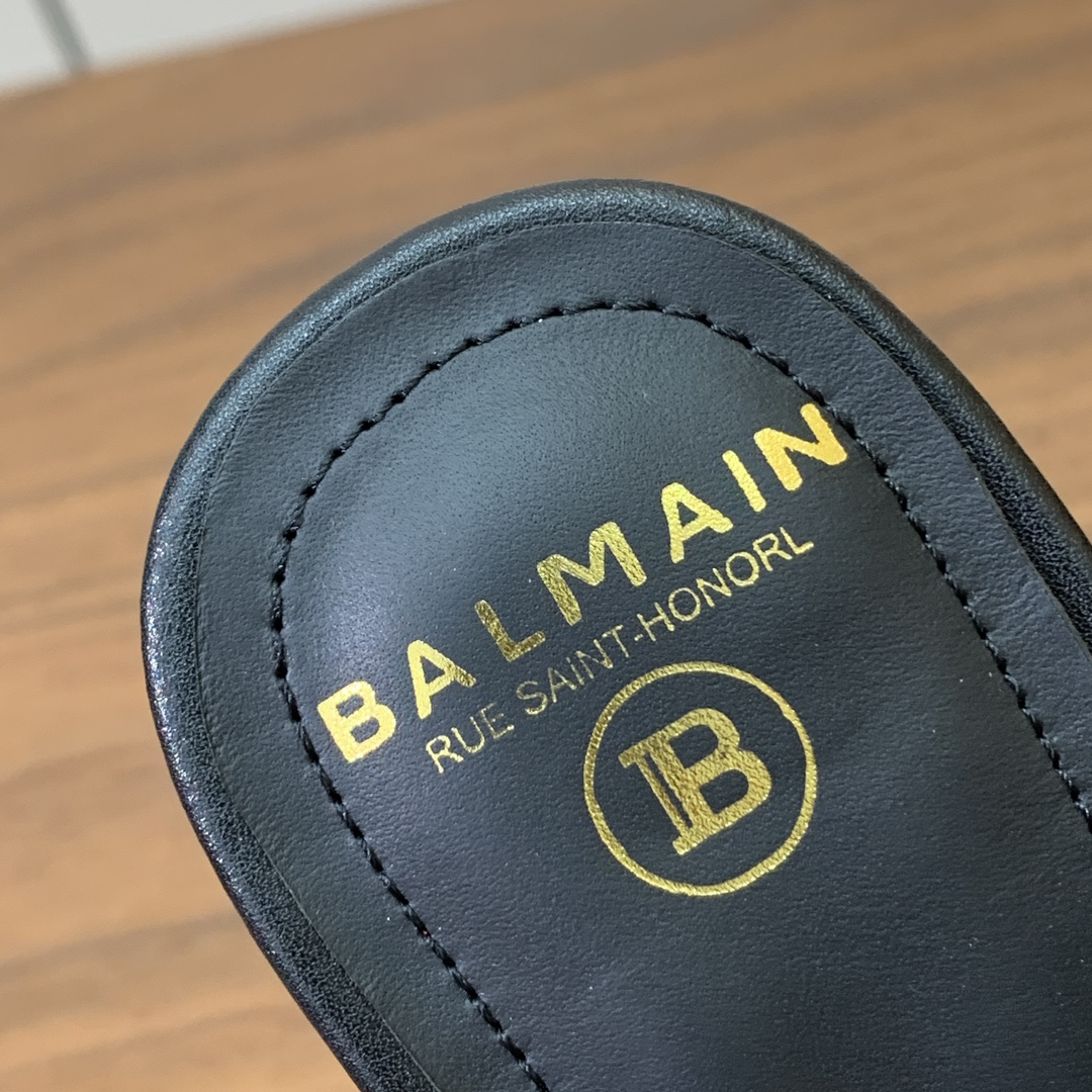 【Bal*ain】链条高跟凉鞋。愈发別致出众，无敌气场、无敌好看。鞋面牛皮，牛皮垫脚。真皮大底。跟高9.