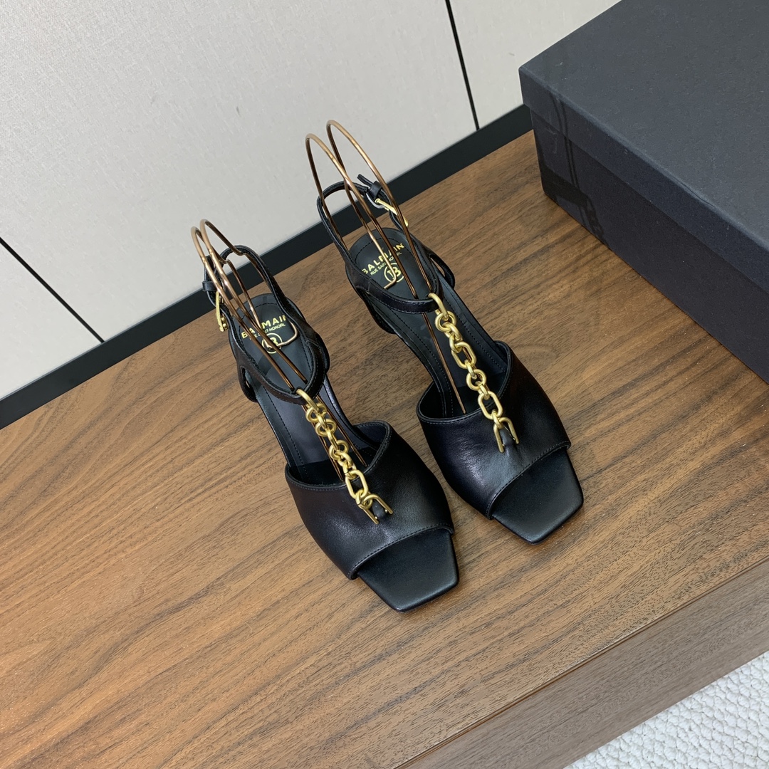 【Bal*ain】链条高跟凉鞋。愈发別致出众，无敌气场、无敌好看。鞋面牛皮，牛皮垫脚。真皮大底。跟高9.