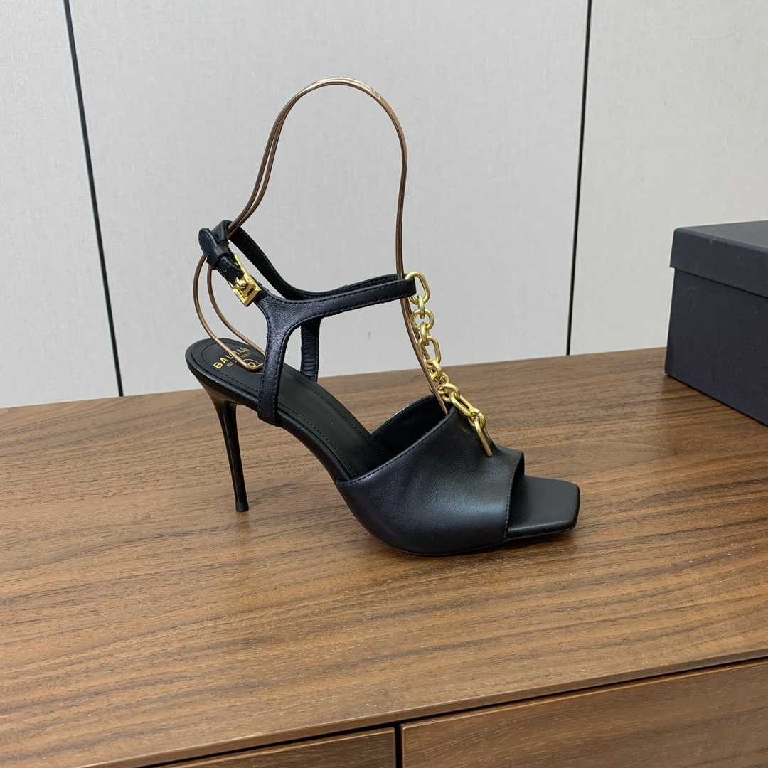 【Bal*ain】链条高跟凉鞋。愈发別致出众，无敌气场、无敌好看。鞋面牛皮，牛皮垫脚。真皮大底。跟高9.