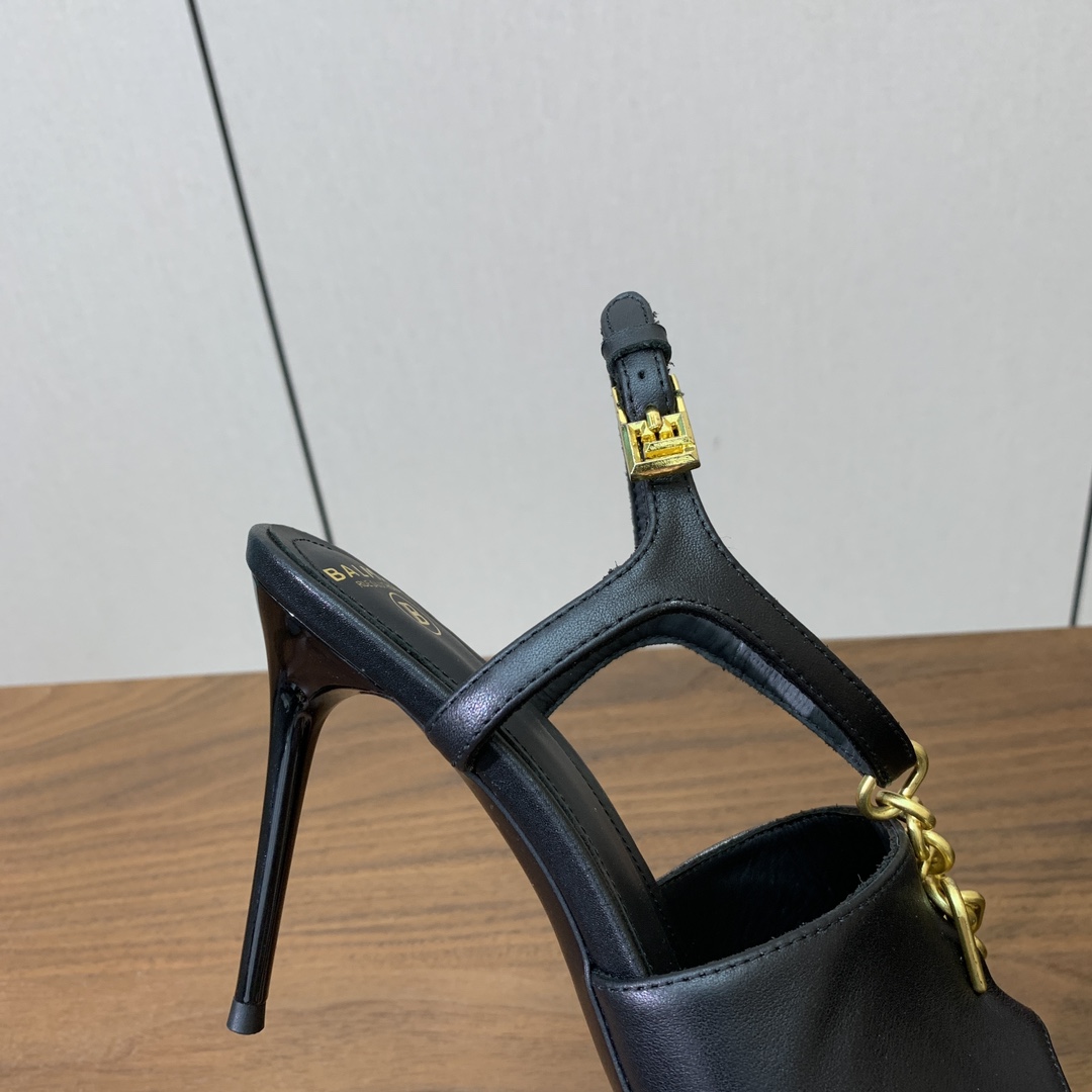 【Bal*ain】链条高跟凉鞋。愈发別致出众，无敌气场、无敌好看。鞋面牛皮，牛皮垫脚。真皮大底。跟高9.