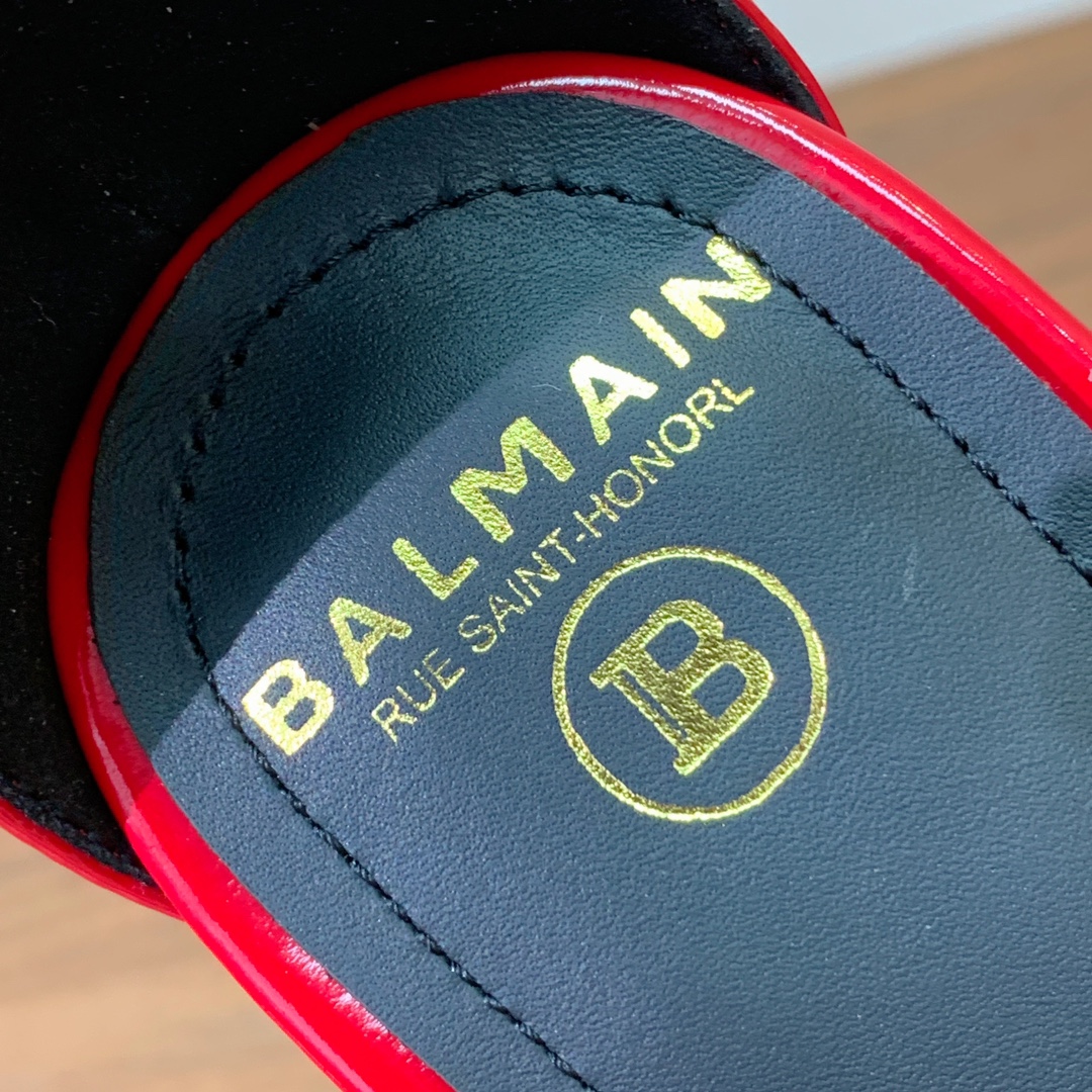 【Bal*ain】嘴唇钻扣高跟凉鞋。愈发別致出众，无敌气场、无敌好看。鞋面漆皮。牛皮垫脚。真皮大底。跟高