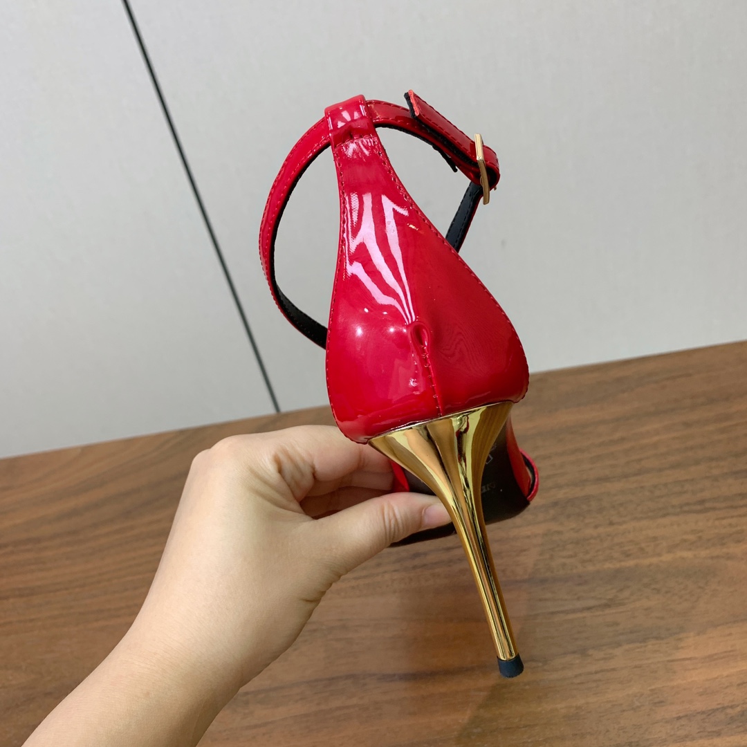 【Bal*ain】嘴唇钻扣高跟凉鞋。愈发別致出众，无敌气场、无敌好看。鞋面漆皮。牛皮垫脚。真皮大底。跟高