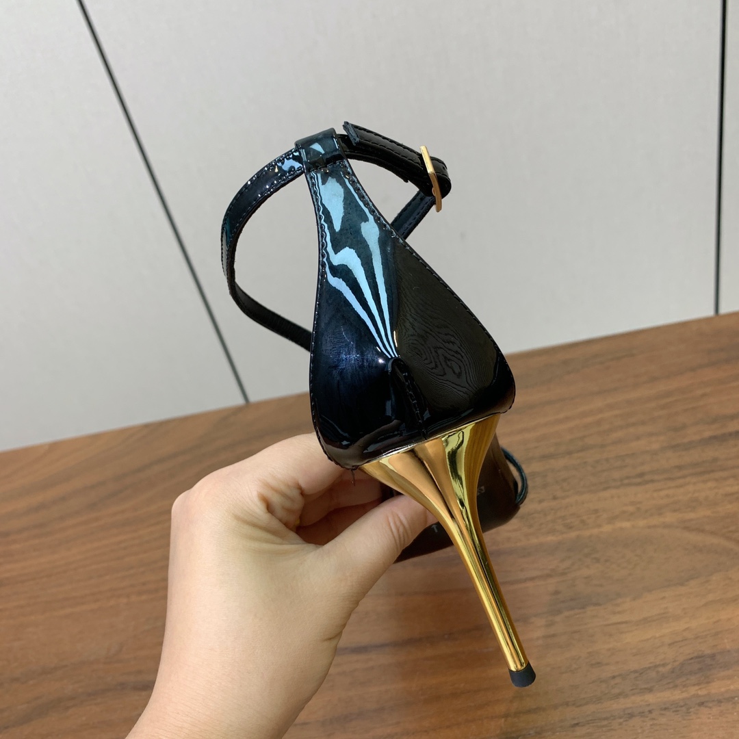 【Bal*ain】嘴唇钻扣高跟凉鞋。愈发別致出众，无敌气场、无敌好看。鞋面漆皮。牛皮垫脚。真皮大底。跟高