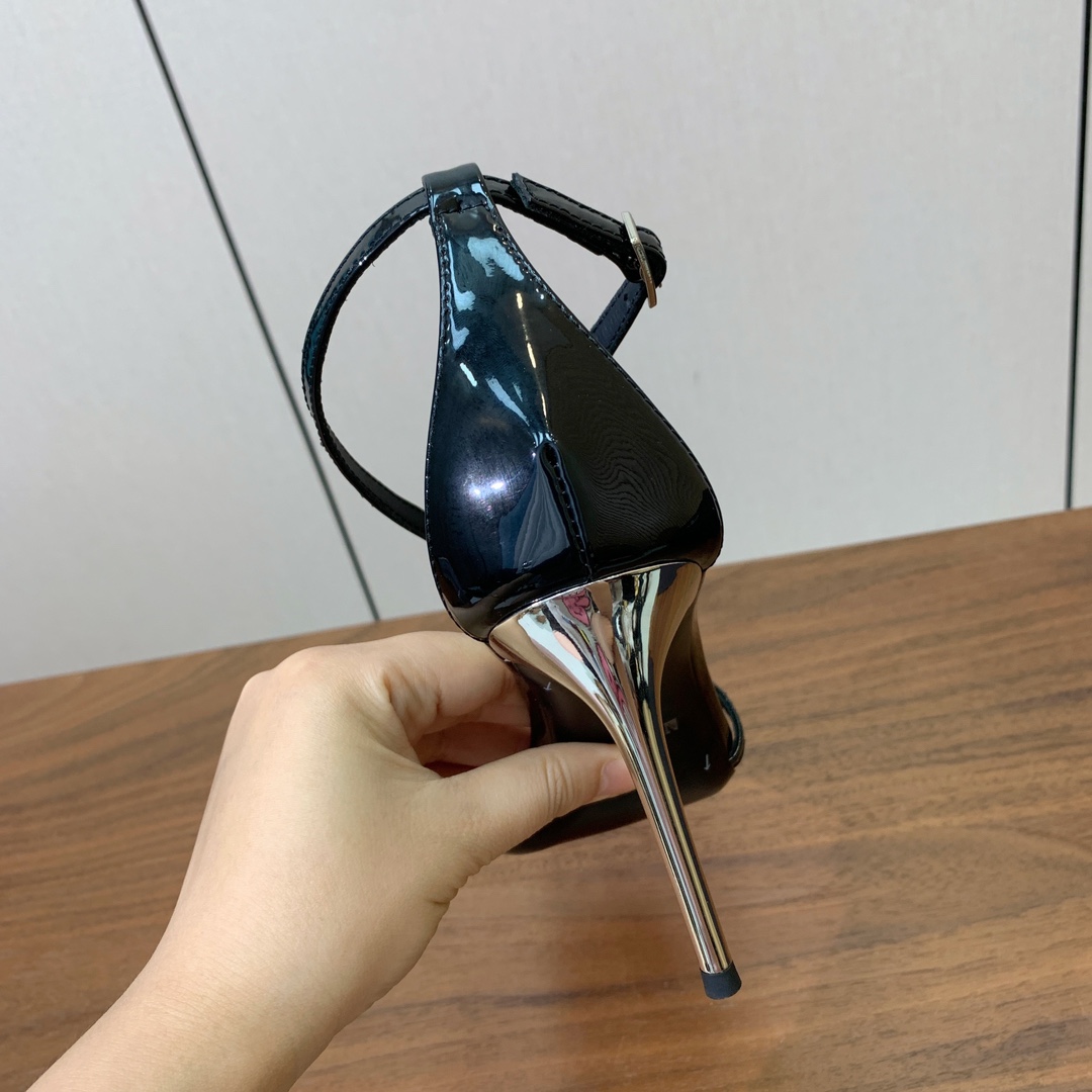 【Bal*ain】嘴唇钻扣高跟凉鞋。愈发別致出众，无敌气场、无敌好看。鞋面漆皮。牛皮垫脚。真皮大底。跟高