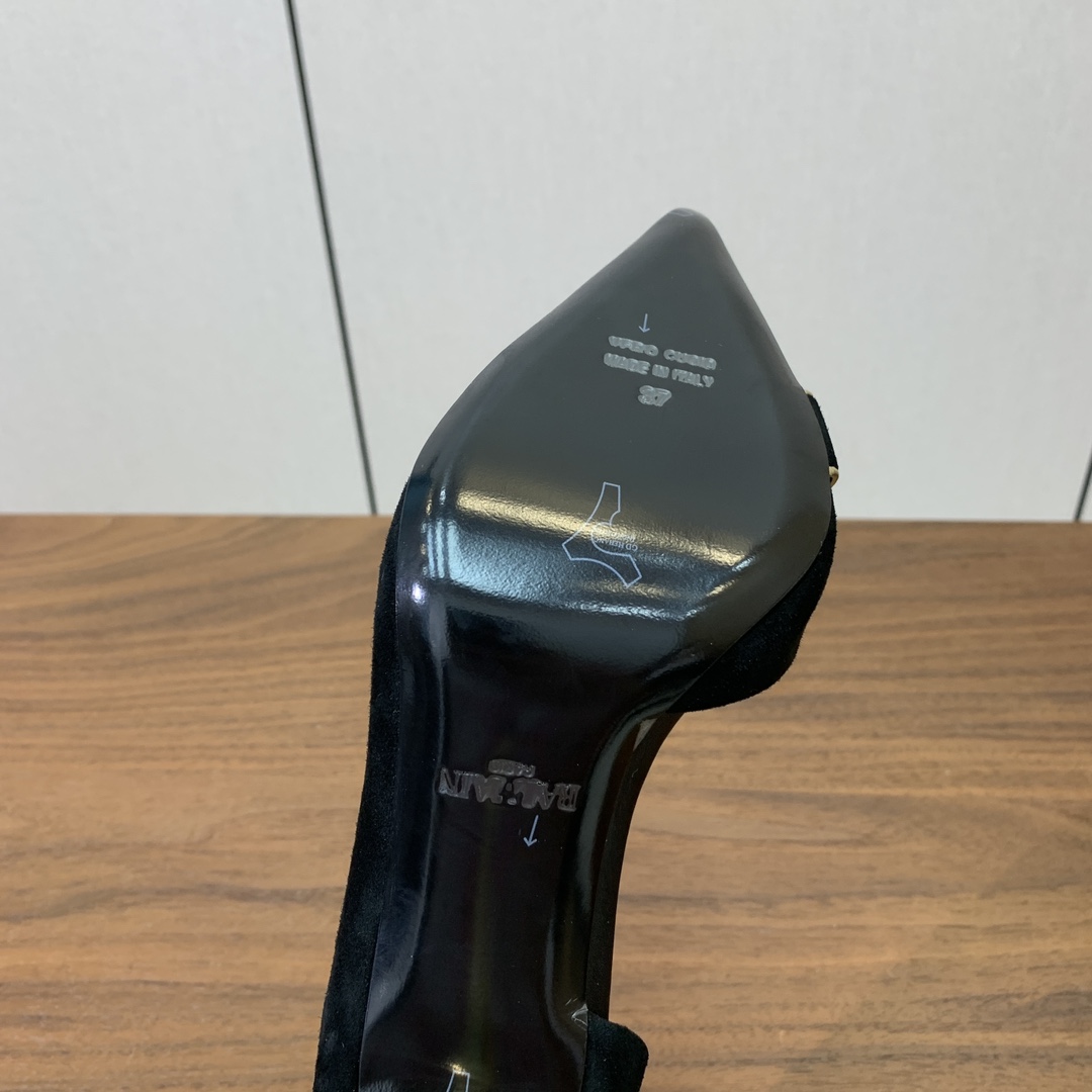 【Bal*ain】中空高跟单鞋。愈发別致出众，无敌气场、无敌好看。材质：鞋面羊京，牛皮垫脚。意大利真皮大