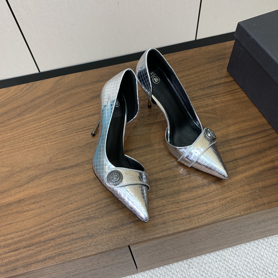 【Bal*ain】中空高跟单鞋。愈发別致出众，无敌气场、无敌好看。材质：鞋面镜面牛皮，牛皮垫脚。意大利真