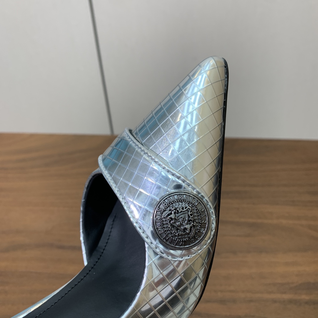 【Bal*ain】中空高跟单鞋。愈发別致出众，无敌气场、无敌好看。材质：鞋面镜面牛皮，牛皮垫脚。意大利真