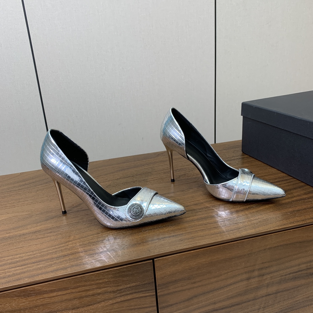 【Bal*ain】中空高跟单鞋。愈发別致出众，无敌气场、无敌好看。材质：鞋面镜面牛皮，牛皮垫脚。意大利真