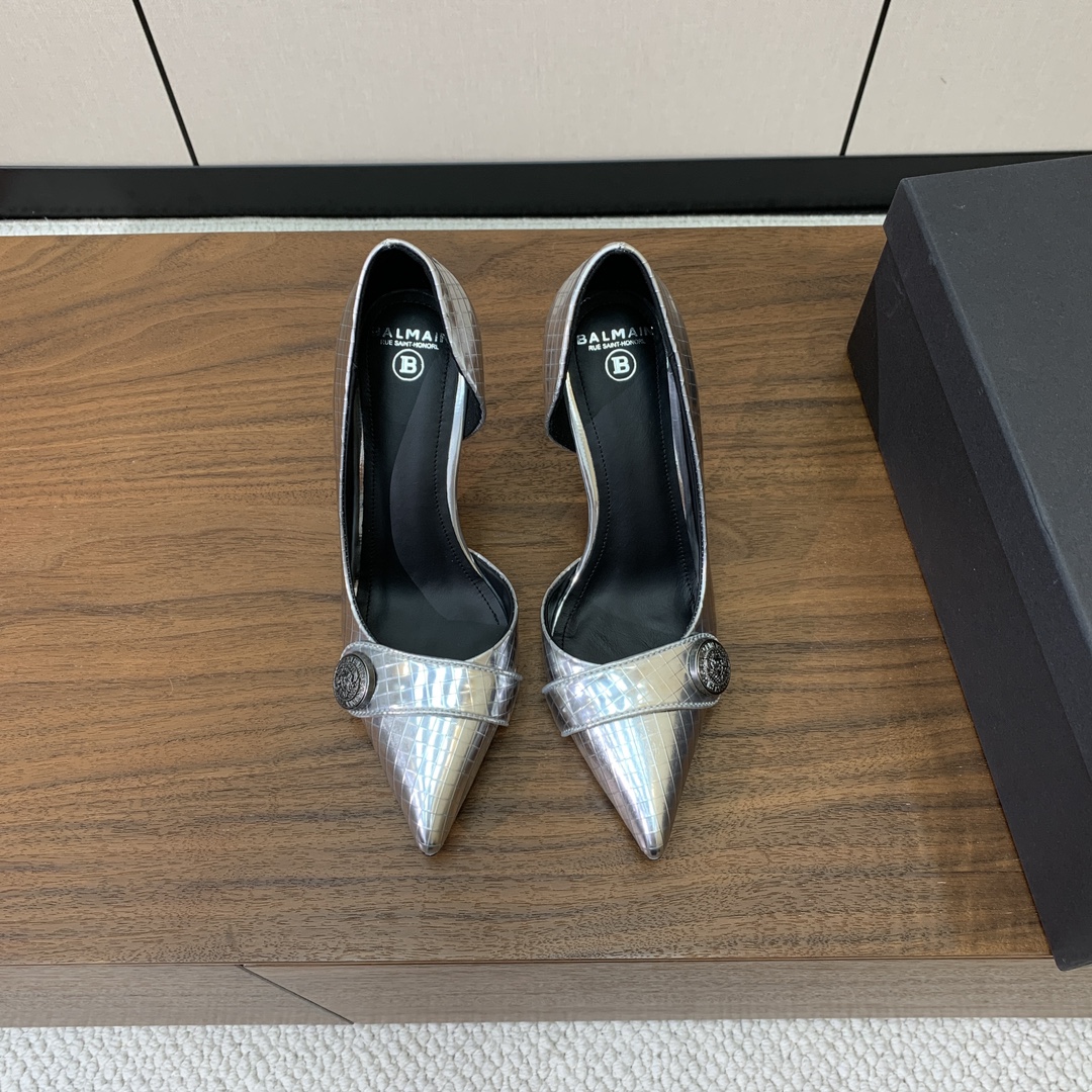 【Bal*ain】中空高跟单鞋。愈发別致出众，无敌气场、无敌好看。材质：鞋面镜面牛皮，牛皮垫脚。意大利真