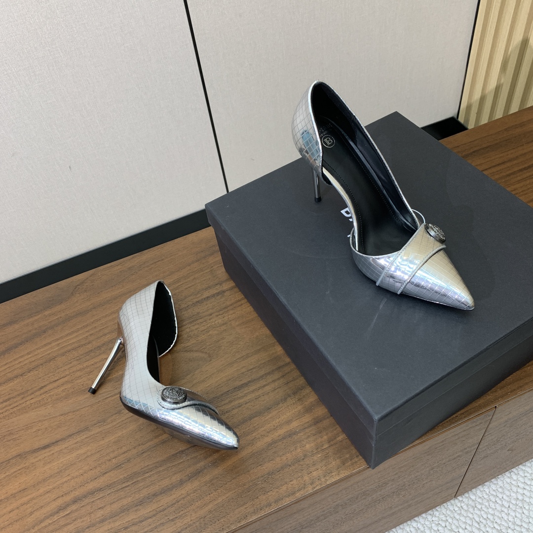 【Bal*ain】中空高跟单鞋。愈发別致出众，无敌气场、无敌好看。材质：鞋面镜面牛皮，牛皮垫脚。意大利真