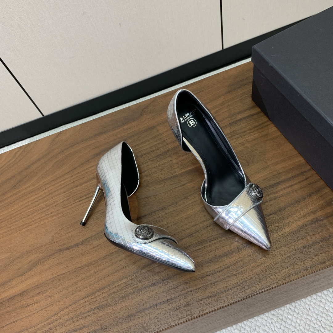 【Bal*ain】中空高跟单鞋。愈发別致出众，无敌气场、无敌好看。材质：鞋面镜面牛皮，牛皮垫脚。意大利真
