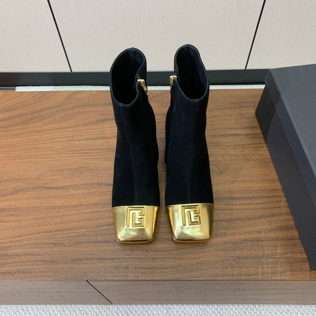 【Bal*ain】方头拼色粗跟短靴。愈发別致出众，无敌气场、无敌好看。鞋面羊京、漆皮、牛皮。牛皮垫脚。真