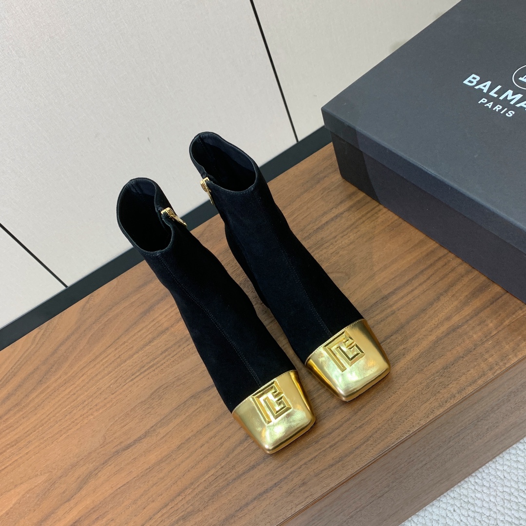 【Bal*ain】方头拼色粗跟短靴。愈发別致出众，无敌气场、无敌好看。鞋面羊京、漆皮、牛皮。牛皮垫脚。真