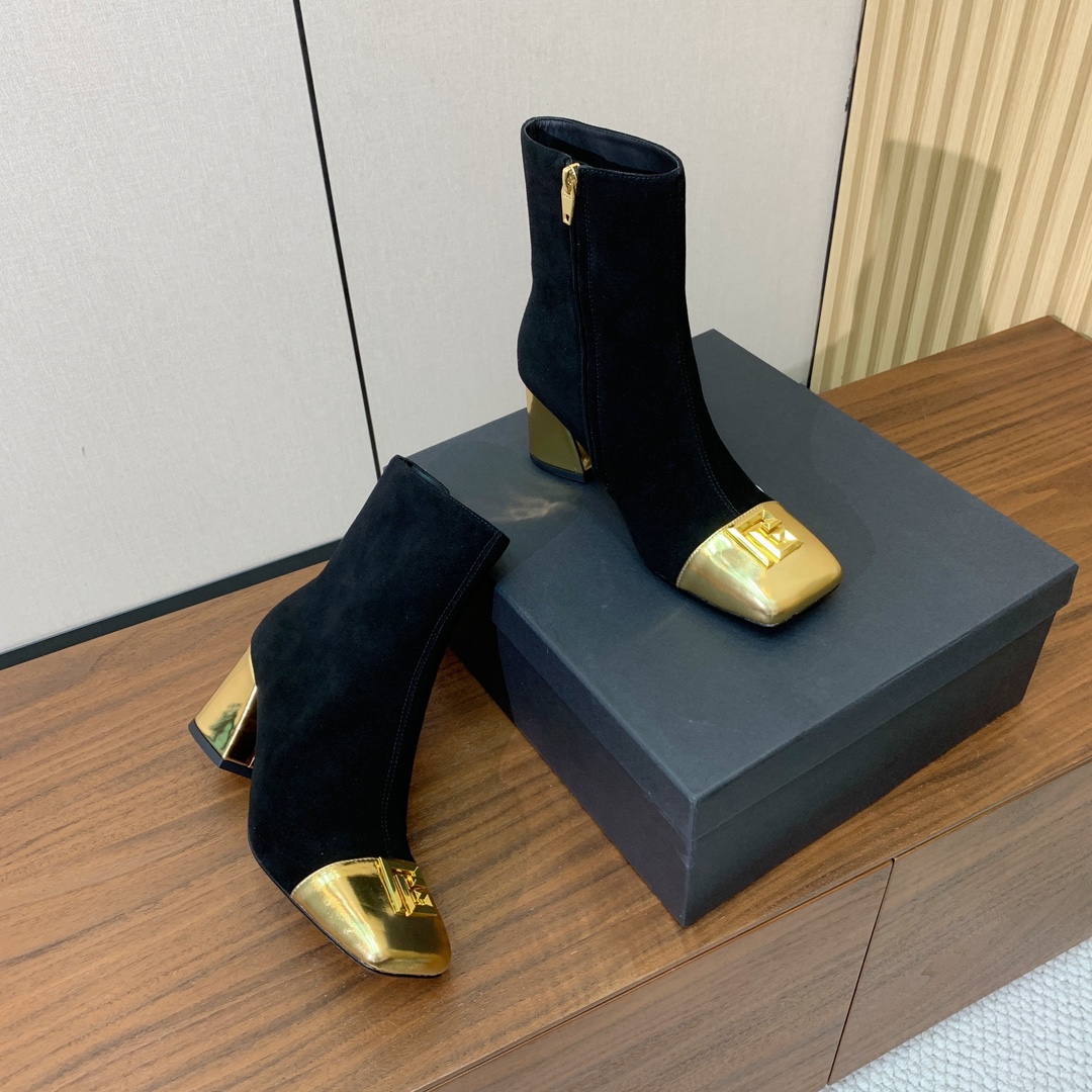 【Bal*ain】方头拼色粗跟短靴。愈发別致出众，无敌气场、无敌好看。鞋面羊京、漆皮、牛皮。牛皮垫脚。真