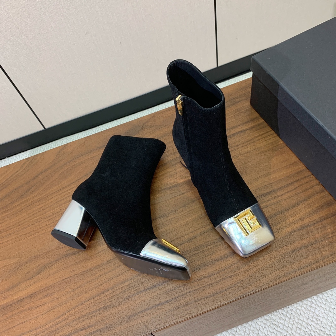 【Bal*ain】方头拼色粗跟短靴。愈发別致出众，无敌气场、无敌好看。鞋面羊京、漆皮、牛皮。牛皮垫脚。真