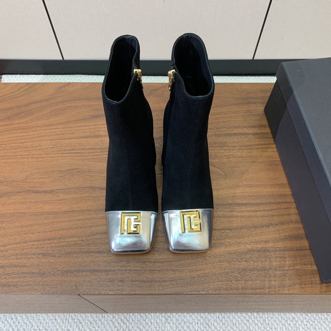 【Bal*ain】方头拼色粗跟短靴。愈发別致出众，无敌气场、无敌好看。鞋面羊京、漆皮、牛皮。牛皮垫脚。真