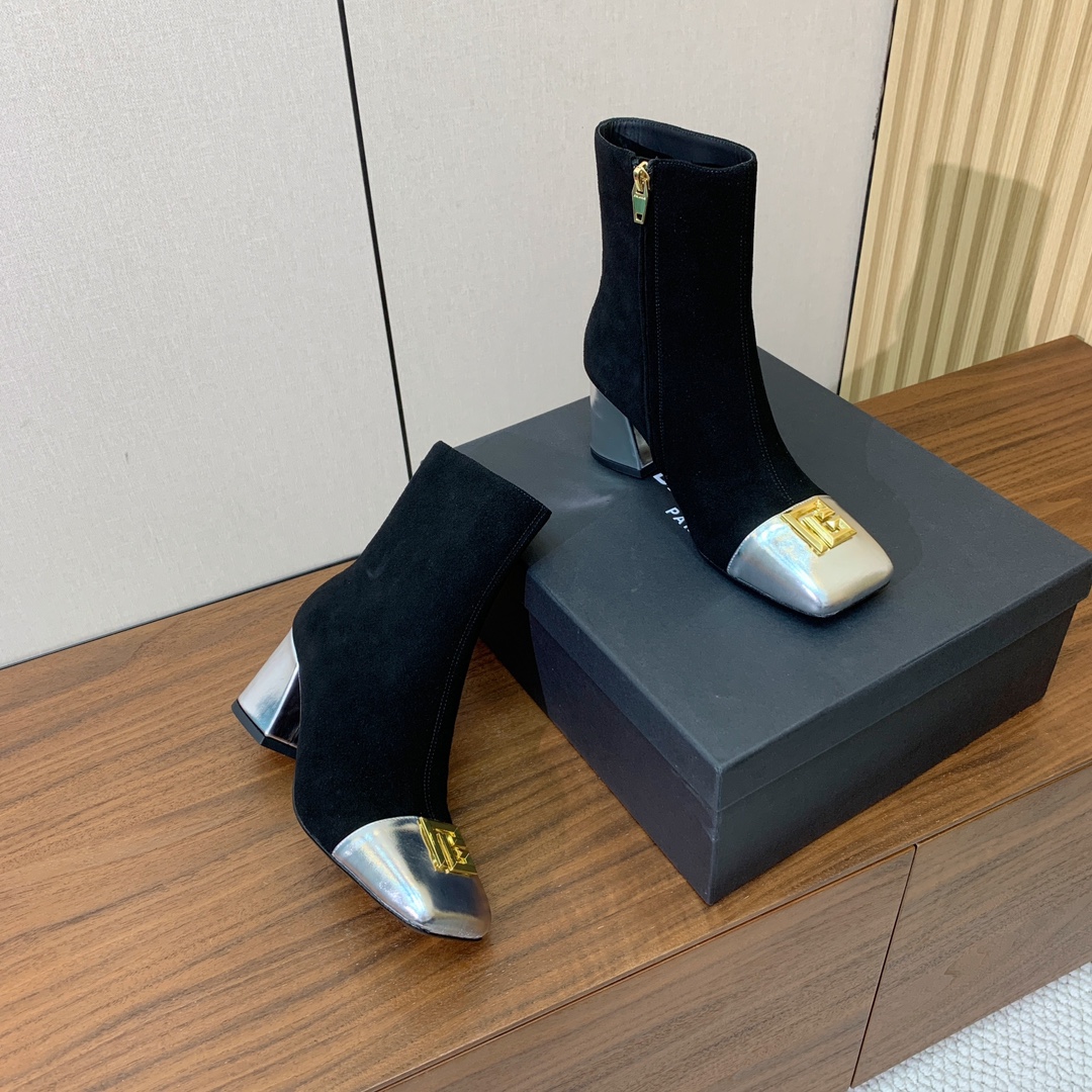 【Bal*ain】方头拼色粗跟短靴。愈发別致出众，无敌气场、无敌好看。鞋面羊京、漆皮、牛皮。牛皮垫脚。真