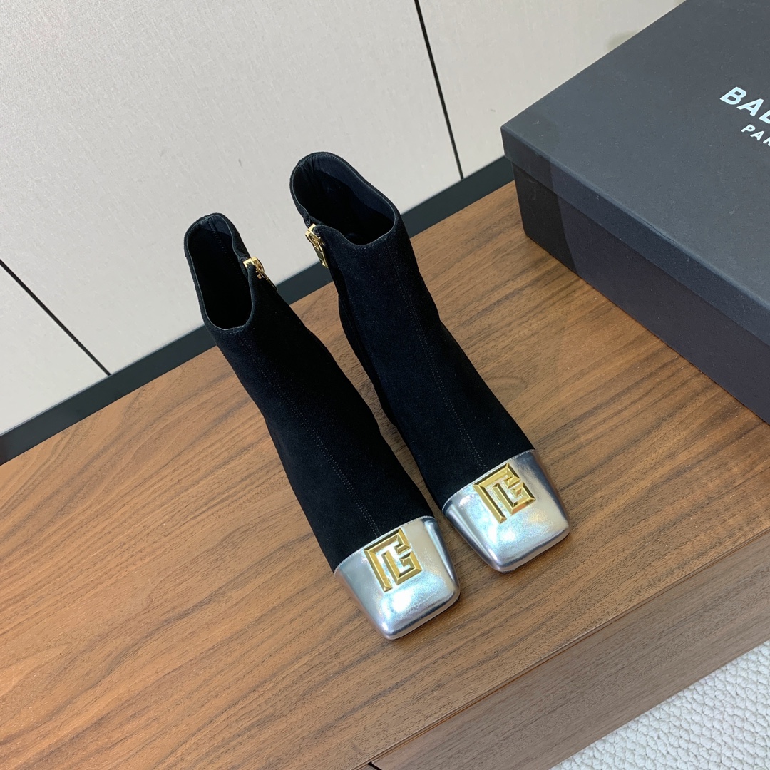 【Bal*ain】方头拼色粗跟短靴。愈发別致出众，无敌气场、无敌好看。鞋面羊京、漆皮、牛皮。牛皮垫脚。真