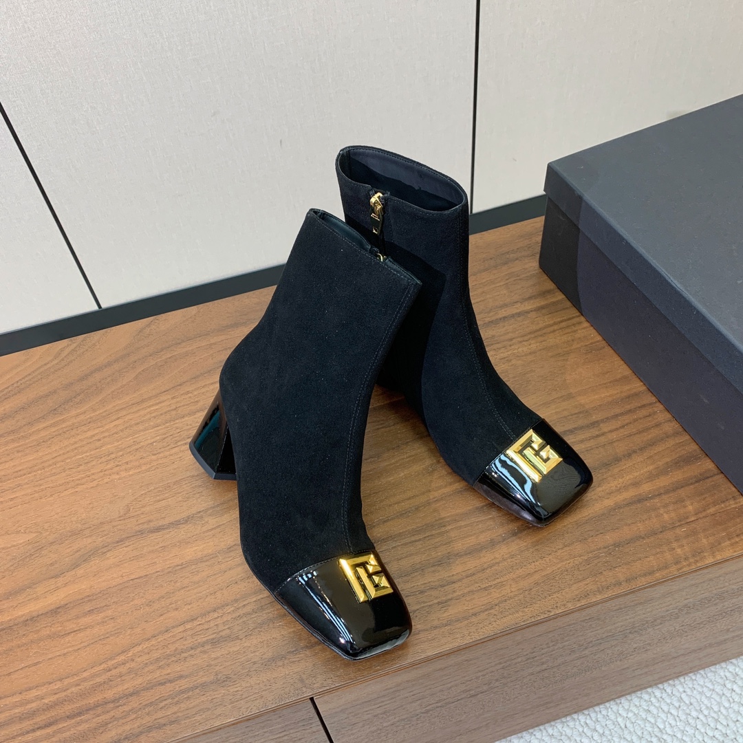 【Bal*ain】方头拼色粗跟短靴。愈发別致出众，无敌气场、无敌好看。鞋面羊京、漆皮、牛皮。牛皮垫脚。真