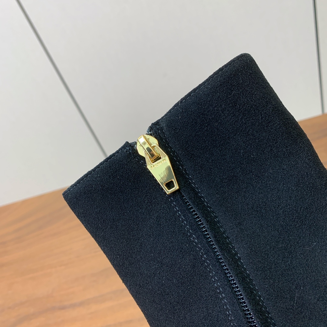 【Bal*ain】方头拼色粗跟短靴。愈发別致出众，无敌气场、无敌好看。鞋面羊京、漆皮、牛皮。牛皮垫脚。真