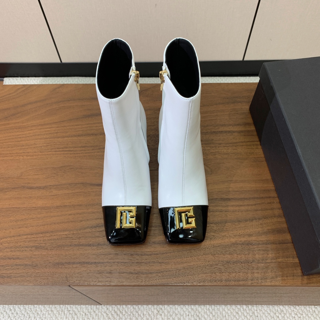 【Bal*ain】方头拼色粗跟短靴。愈发別致出众，无敌气场、无敌好看。鞋面羊京、漆皮、牛皮。牛皮垫脚。真