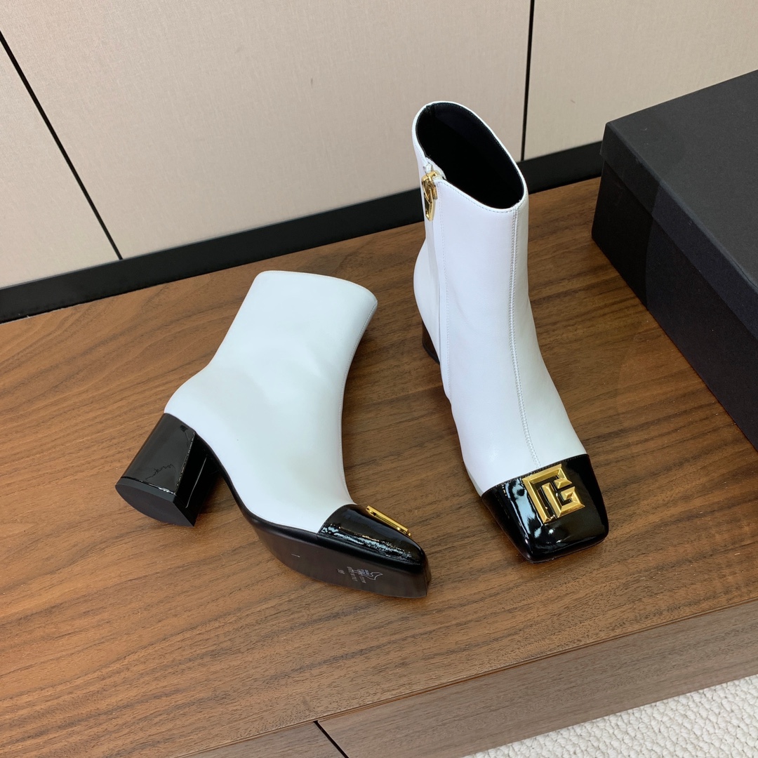 【Bal*ain】方头拼色粗跟短靴。愈发別致出众，无敌气场、无敌好看。鞋面羊京、漆皮、牛皮。牛皮垫脚。真