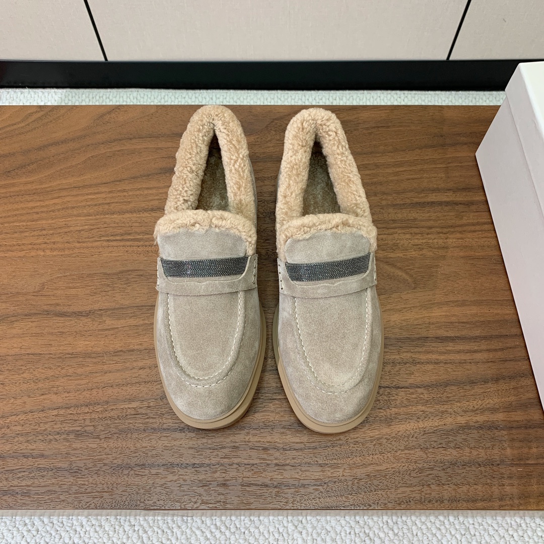 NO:560892,[BRUNELL* CUCINELL*] Maori loafers. Classic inspiration defines the modern and elegant style of this shoe. The upper is cow suede, and the lining is wool. Original molded hardware, customized outsole. Size 35-42 (35, 41, 42 customized, non-refundable), loafers, brunello cucinelli, loafers19860909【BRUNELL* CUCINELL*】毛里乐福鞋.经典灵感定义了这款鞋的现代优雅风格.鞋面牛反绒,羊毛里.原版开模五金,定制大底. 码数35-42（35、41、42订做不退换）,乐福鞋毛毛鞋,brunello cucinelli,loafers,Women's Shoes