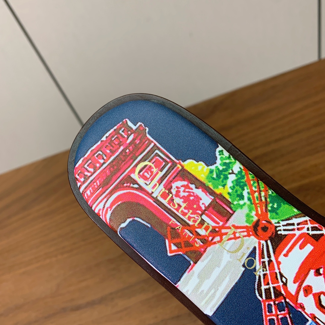 【 D*or】刺绣拖鞋系列。小清新风带点贵气的感觉。无论各种配件材质，都是独家一比一定制。材质：鞋面定制