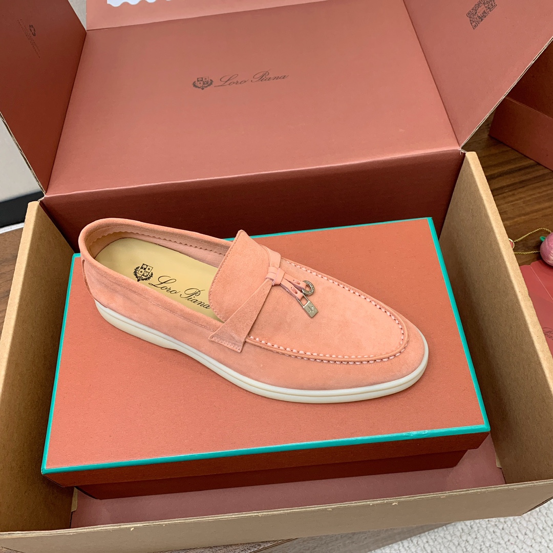 【Loro Piana】顶级版本乐福鞋，原版一比一。品牌低调奢华柔软一贯纯色简约的设计风格。皮质柔软舒适