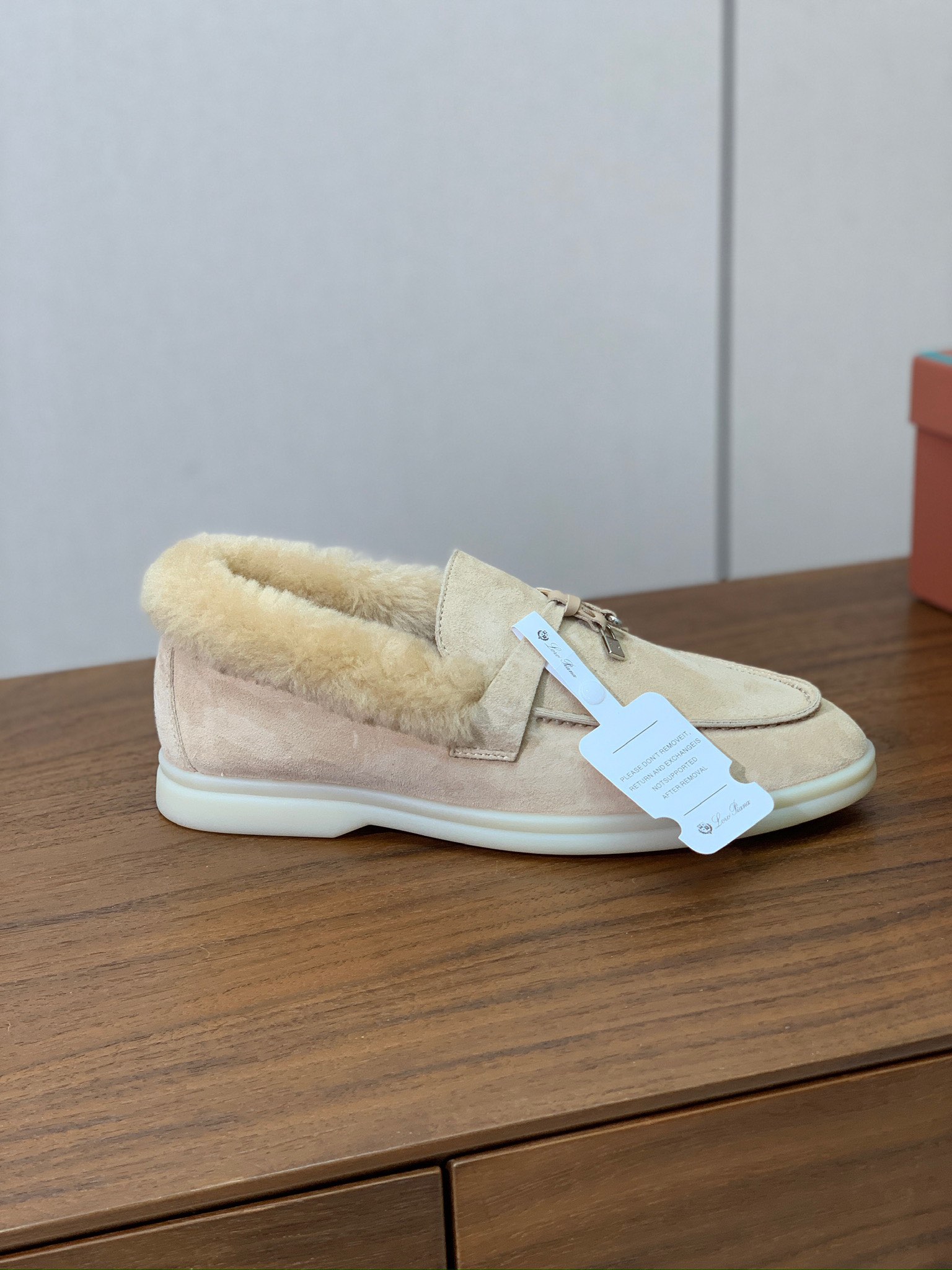 【Loro Piana】领口毛乐福鞋。意大利顶级羊绒复古优雅低调奢华。时尚性与皮料实用性同样兼具依然全网