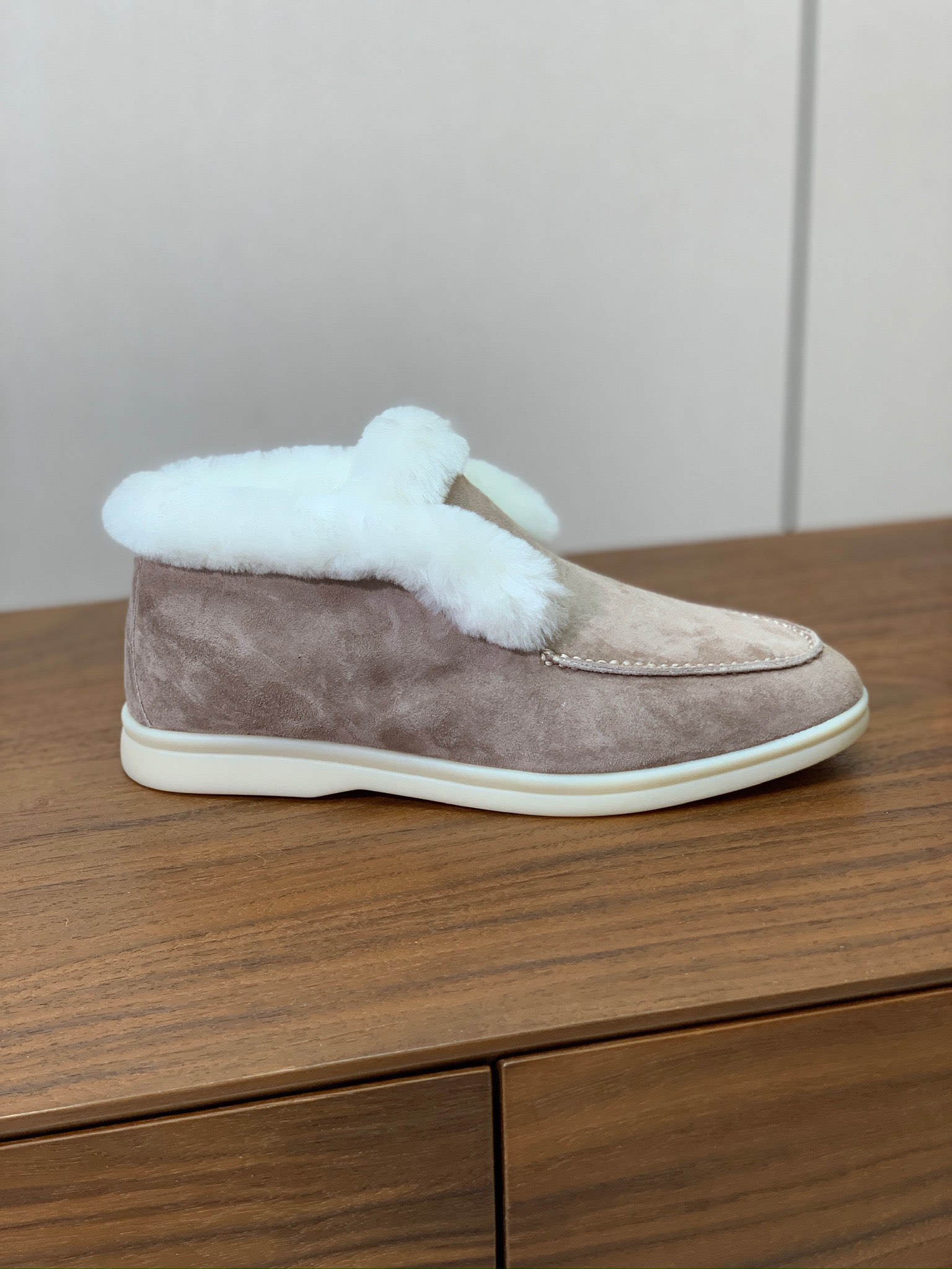 【Loro Piana】高帮毛里乐福鞋。意大利顶级羊绒复古优雅低调奢华。时尚性与皮料实用性同样兼具依然全