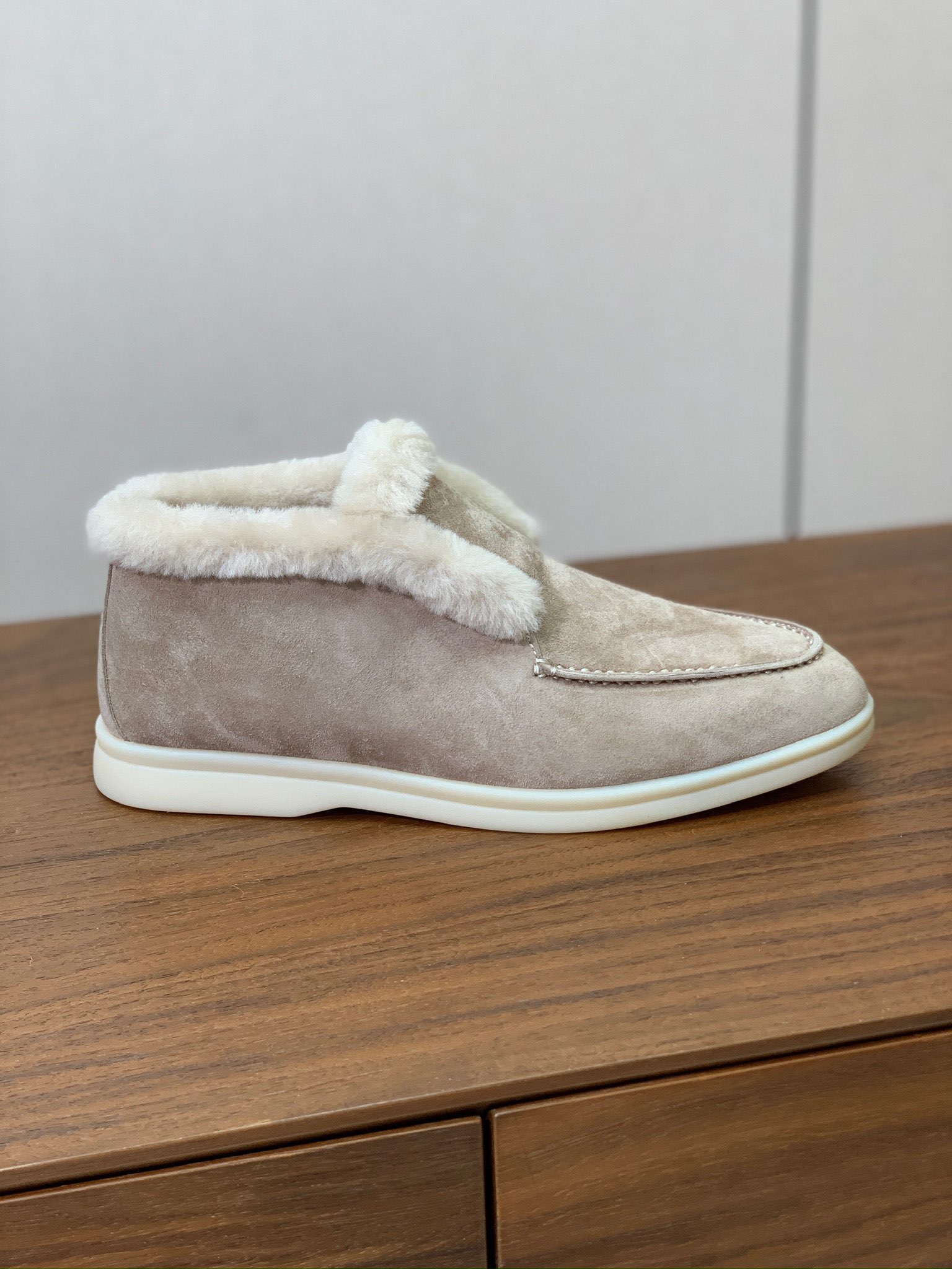 【Loro Piana】高帮毛里乐福鞋。意大利顶级羊绒复古优雅低调奢华。时尚性与皮料实用性同样兼具依然全