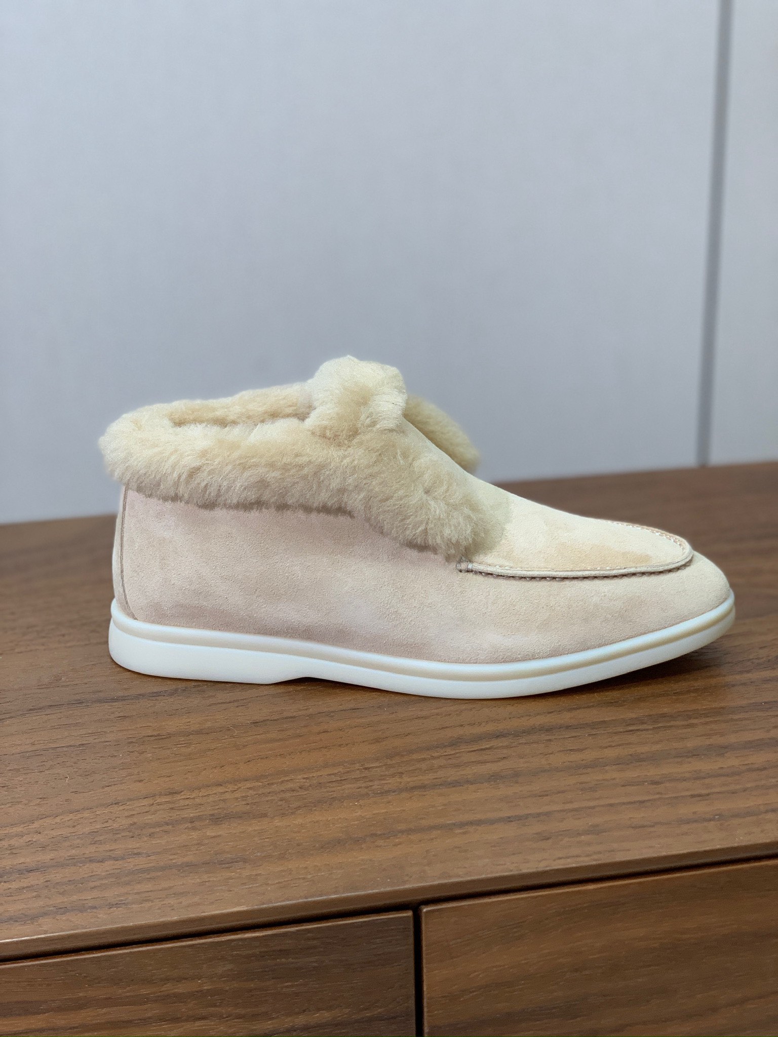 【Loro Piana】高帮毛里乐福鞋。意大利顶级羊绒复古优雅低调奢华。时尚性与皮料实用性同样兼具依然全