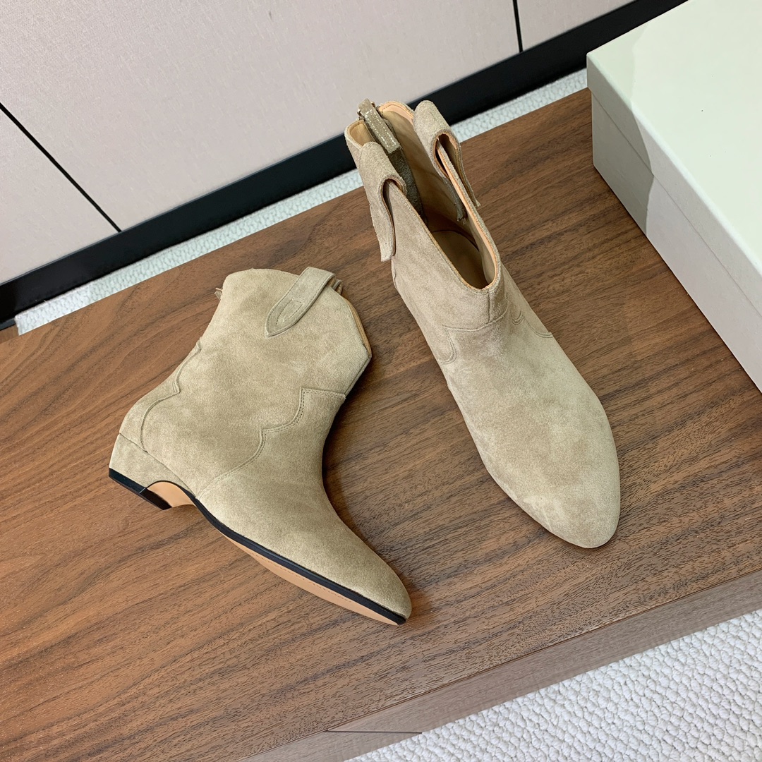 【BRUNELL* CUCINELL*】复古短靴。完全不挑腿型。超级显瘦又百搭。简直绝绝子。鞋面牛反绒，