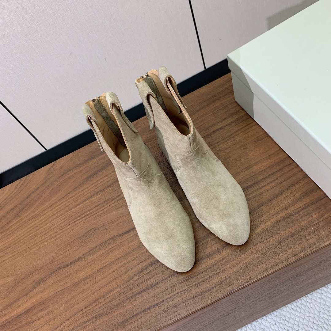 【BRUNELL* CUCINELL*】复古短靴。完全不挑腿型。超级显瘦又百搭。简直绝绝子。鞋面牛反绒，