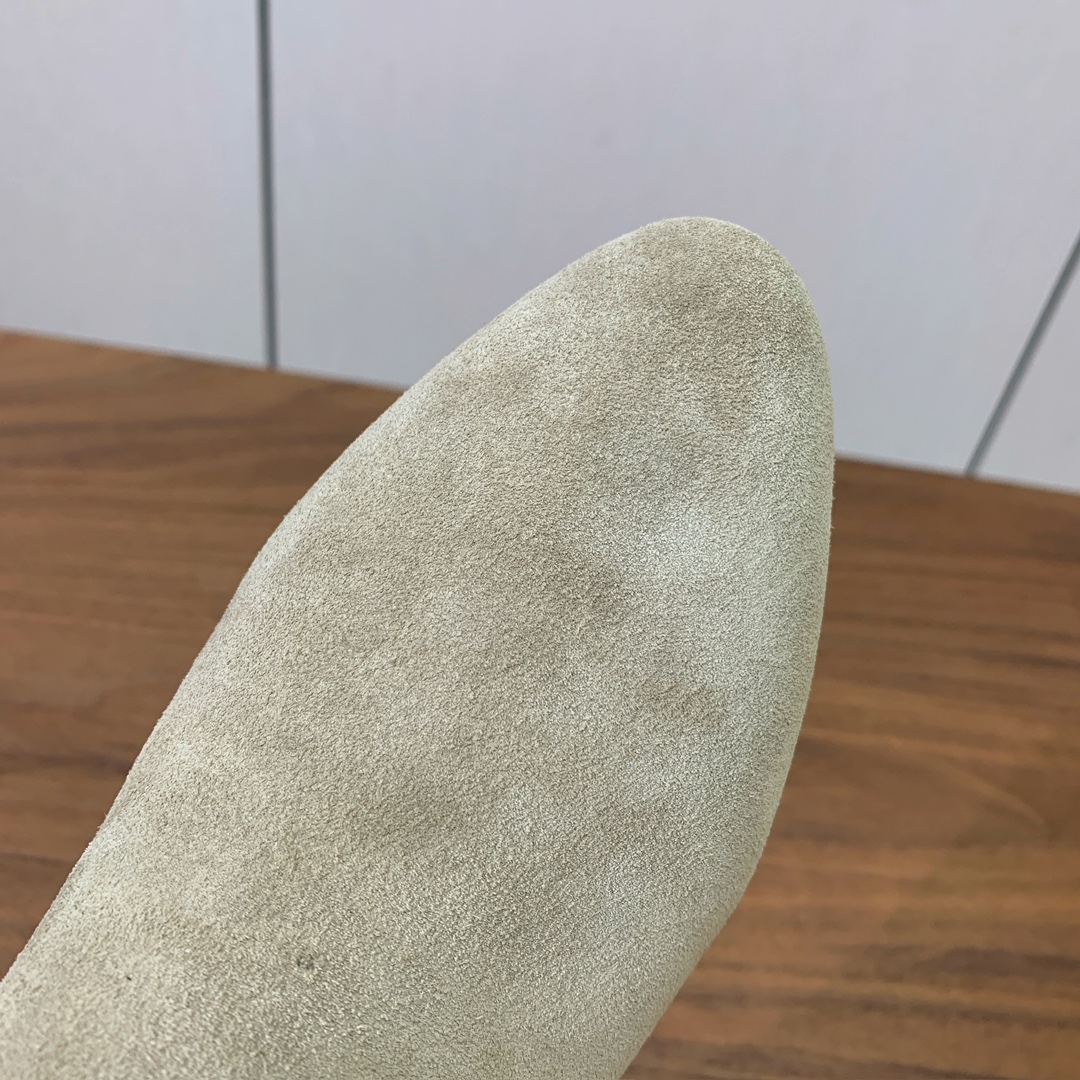 【BRUNELL* CUCINELL*】复古短靴。完全不挑腿型。超级显瘦又百搭。简直绝绝子。鞋面牛反绒，