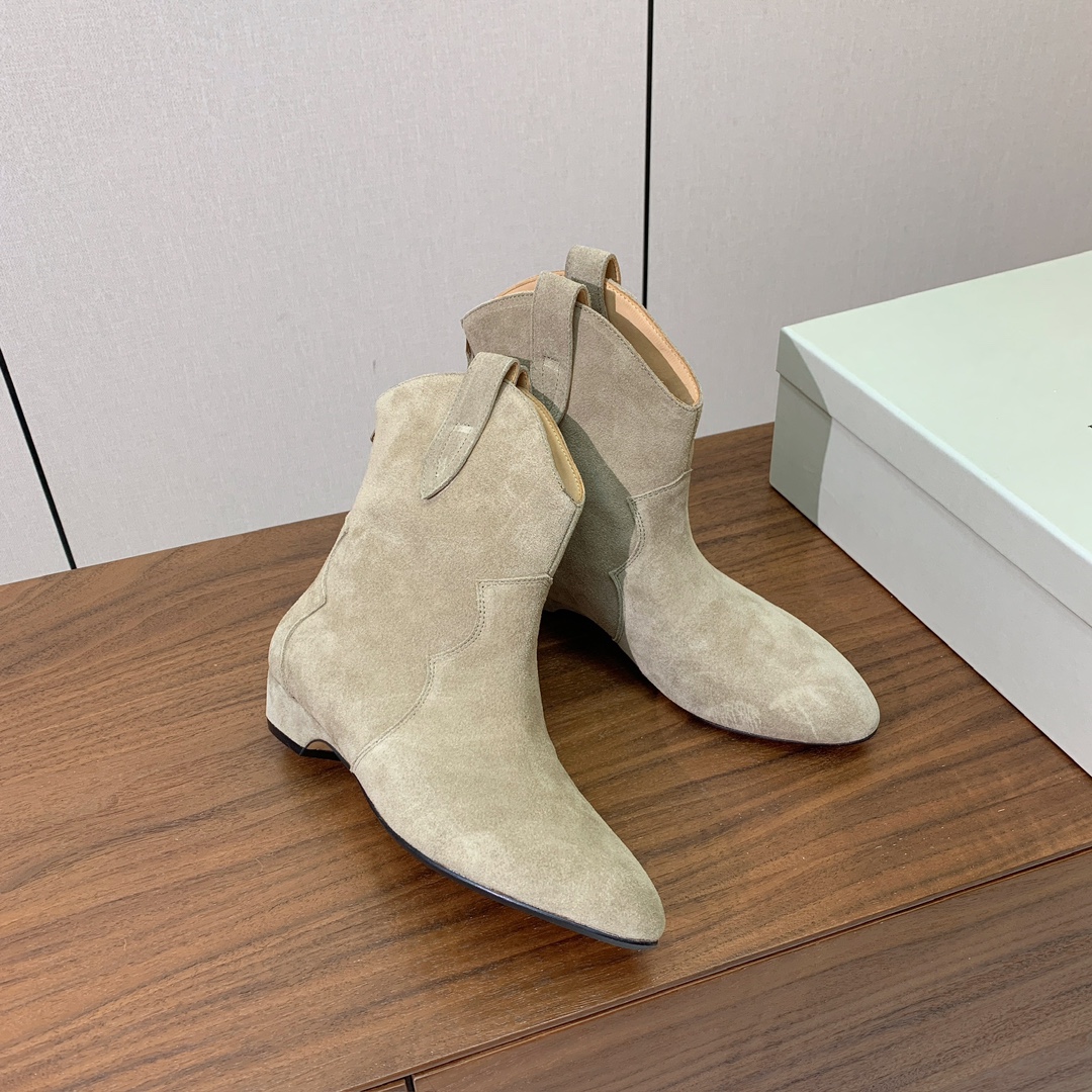 【BRUNELL* CUCINELL*】复古短靴。完全不挑腿型。超级显瘦又百搭。简直绝绝子。鞋面牛反绒，