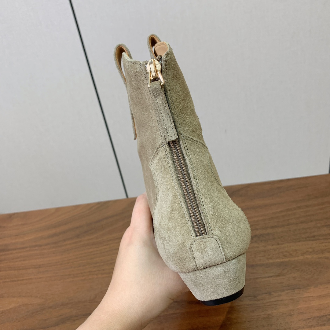 【BRUNELL* CUCINELL*】复古短靴。完全不挑腿型。超级显瘦又百搭。简直绝绝子。鞋面牛反绒，