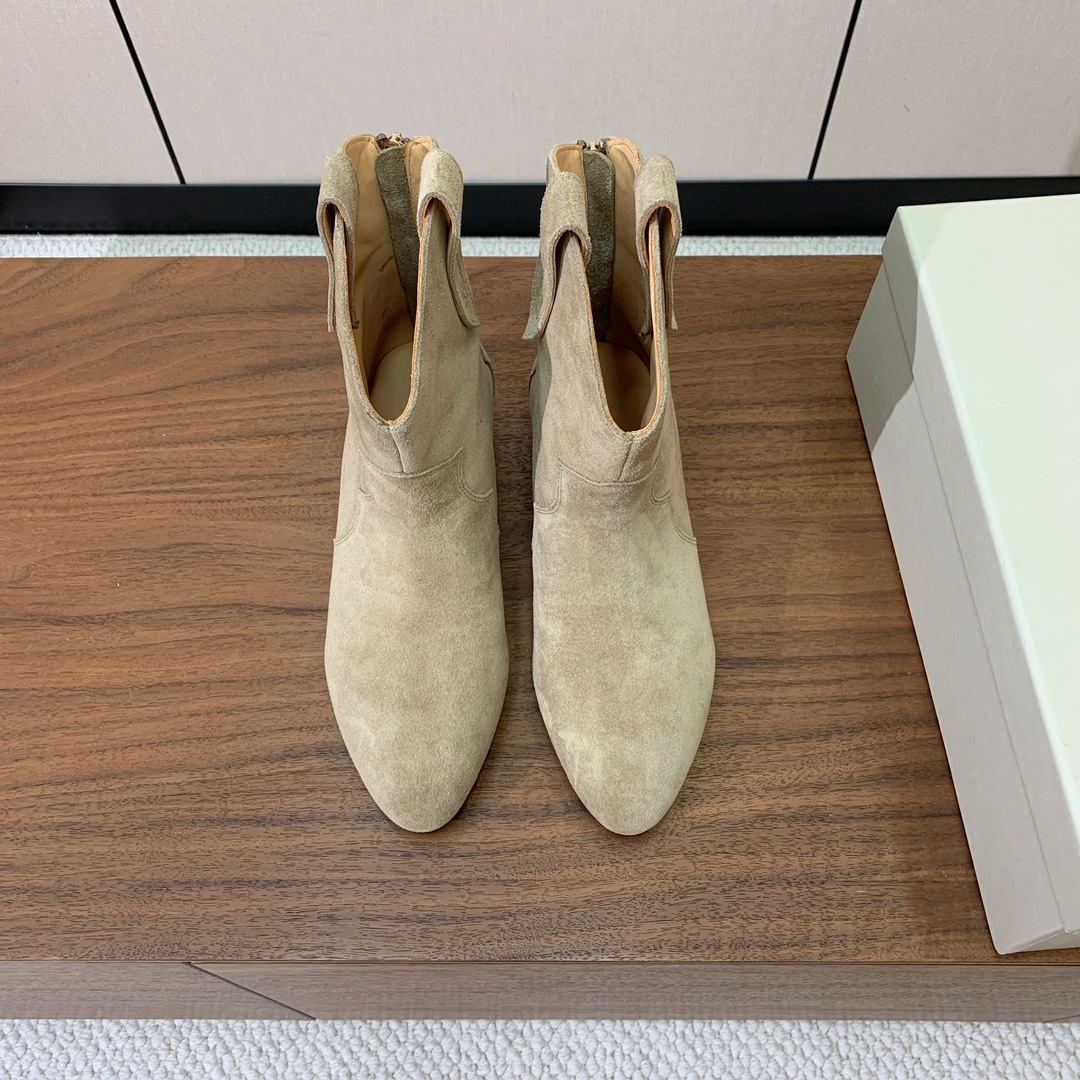 【BRUNELL* CUCINELL*】复古短靴。完全不挑腿型。超级显瘦又百搭。简直绝绝子。鞋面牛反绒，