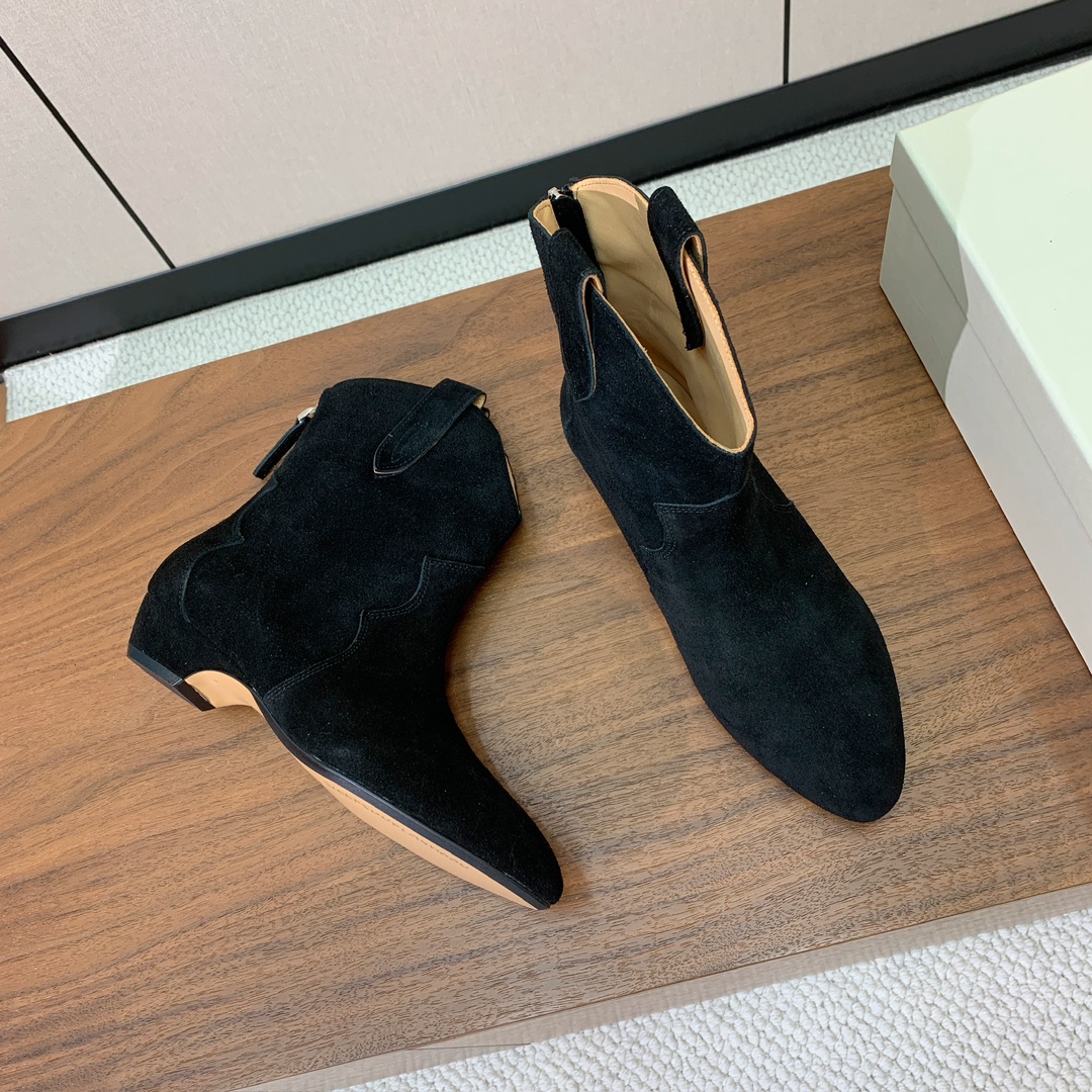 【BRUNELL* CUCINELL*】复古短靴。完全不挑腿型。超级显瘦又百搭。简直绝绝子。鞋面牛反绒，