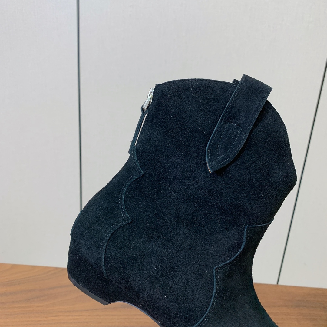 【BRUNELL* CUCINELL*】复古短靴。完全不挑腿型。超级显瘦又百搭。简直绝绝子。鞋面牛反绒，