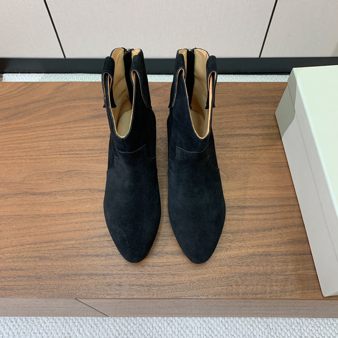 【BRUNELL* CUCINELL*】复古短靴。完全不挑腿型。超级显瘦又百搭。简直绝绝子。鞋面牛反绒，