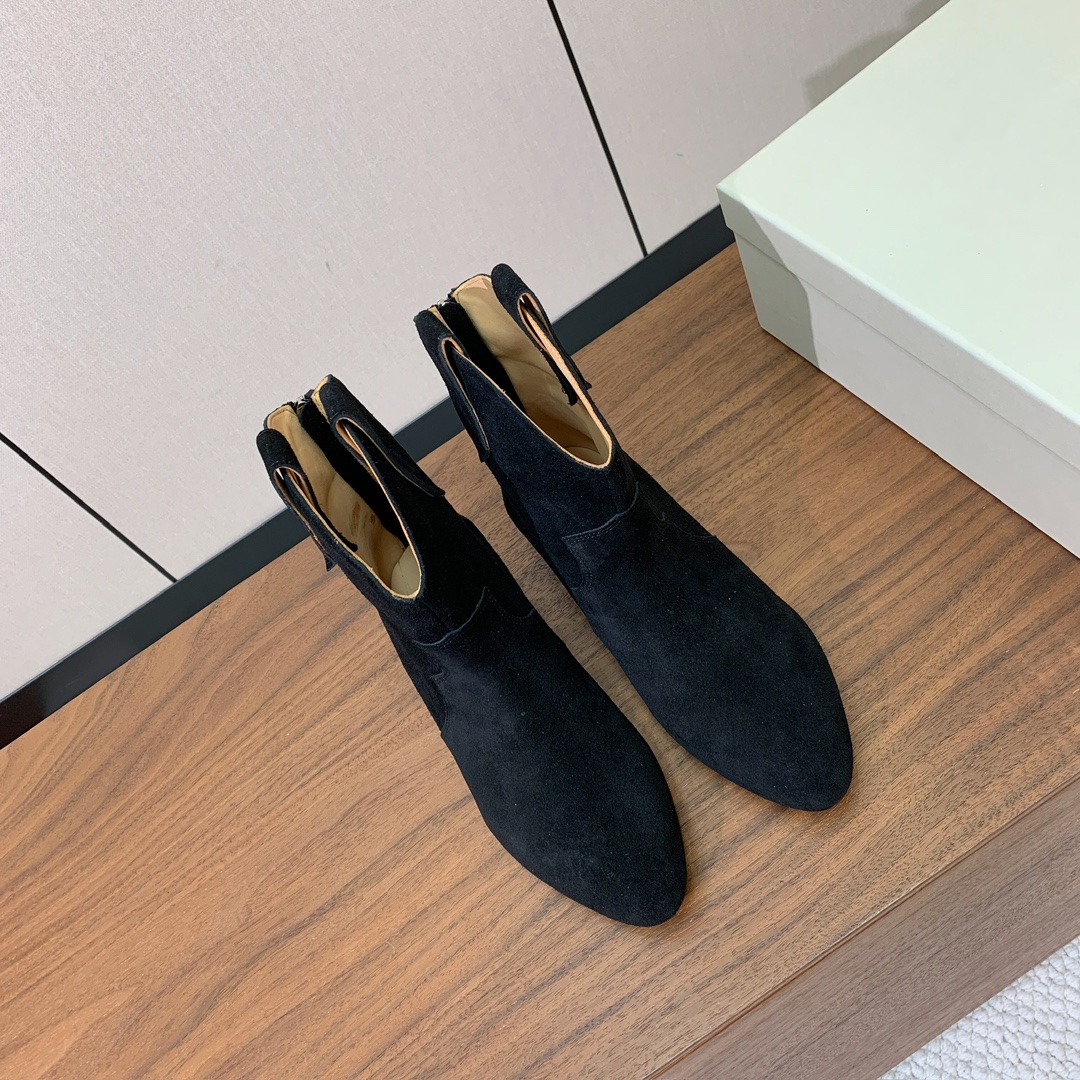 【BRUNELL* CUCINELL*】复古短靴。完全不挑腿型。超级显瘦又百搭。简直绝绝子。鞋面牛反绒，